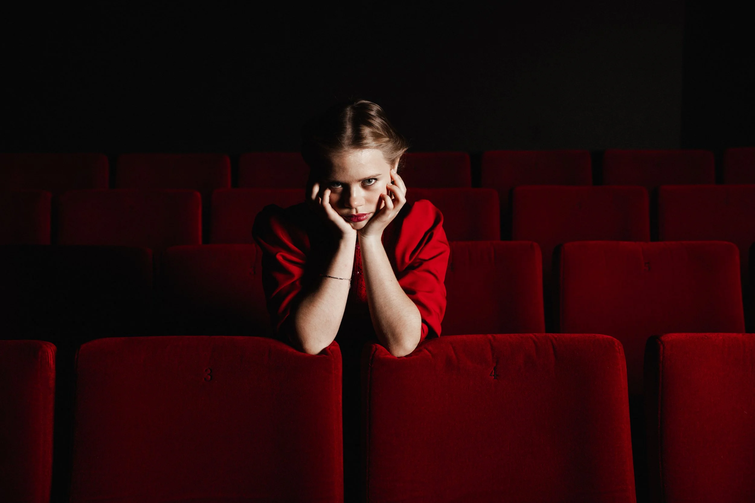 AM film pearl 301020250015.jpg