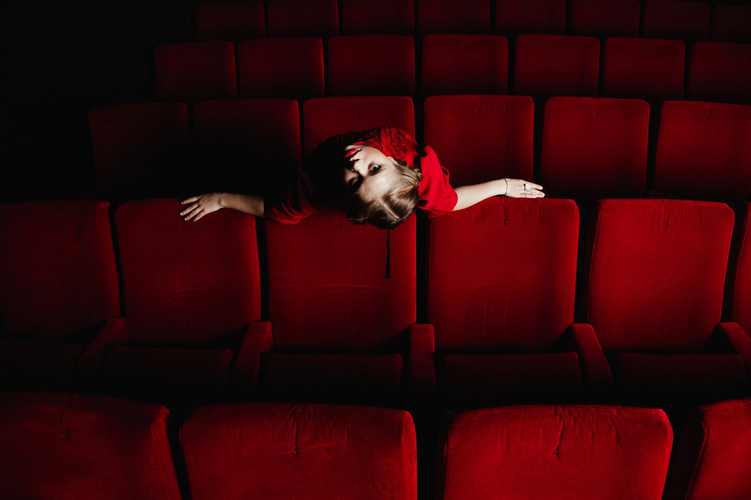 AM film pearl 301020250026.jpg