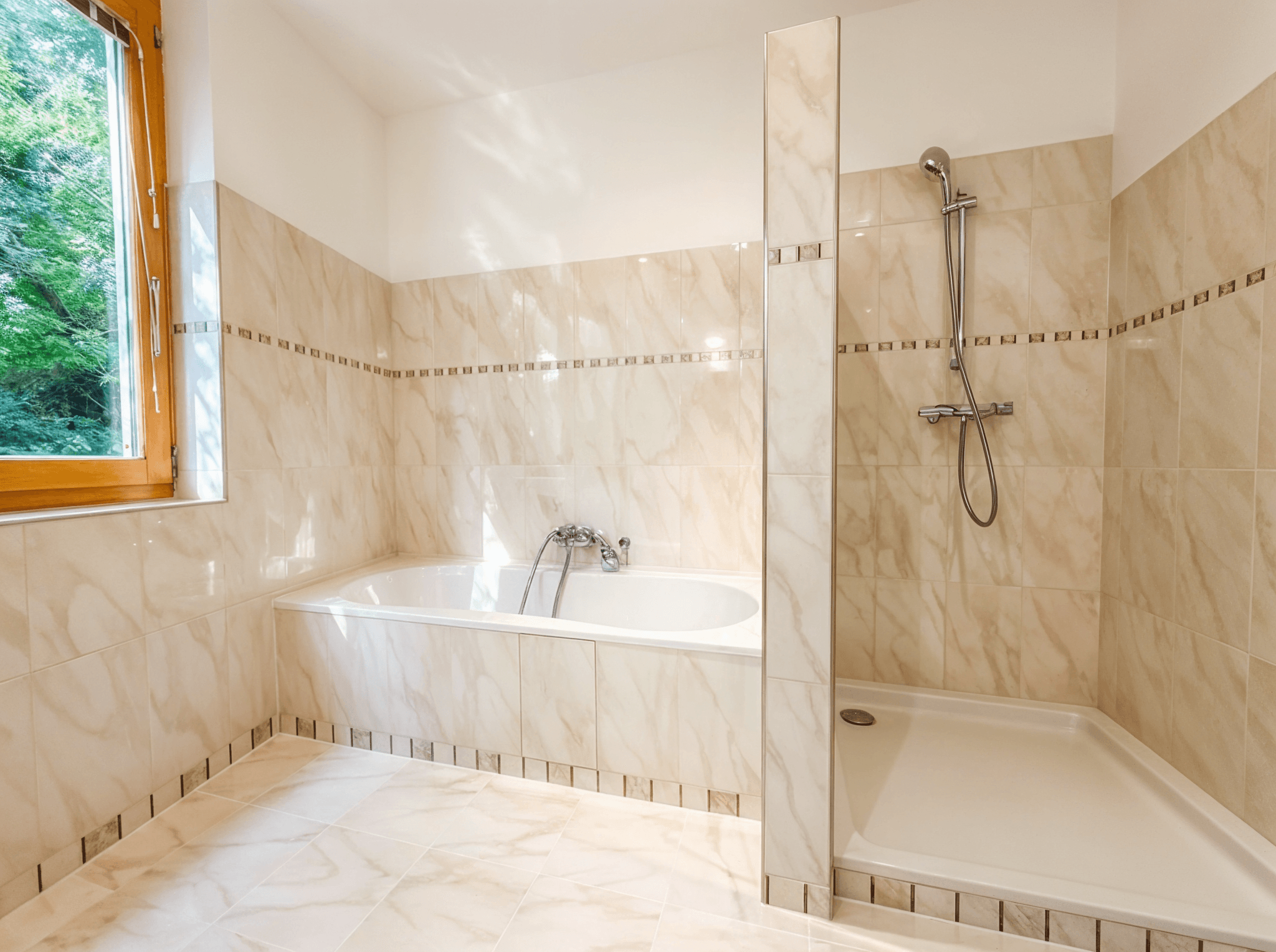 Badewanne und Dusche.png