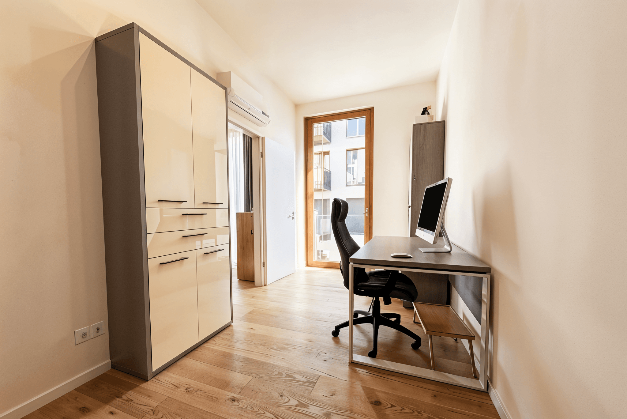 Arbeitszimmer.png