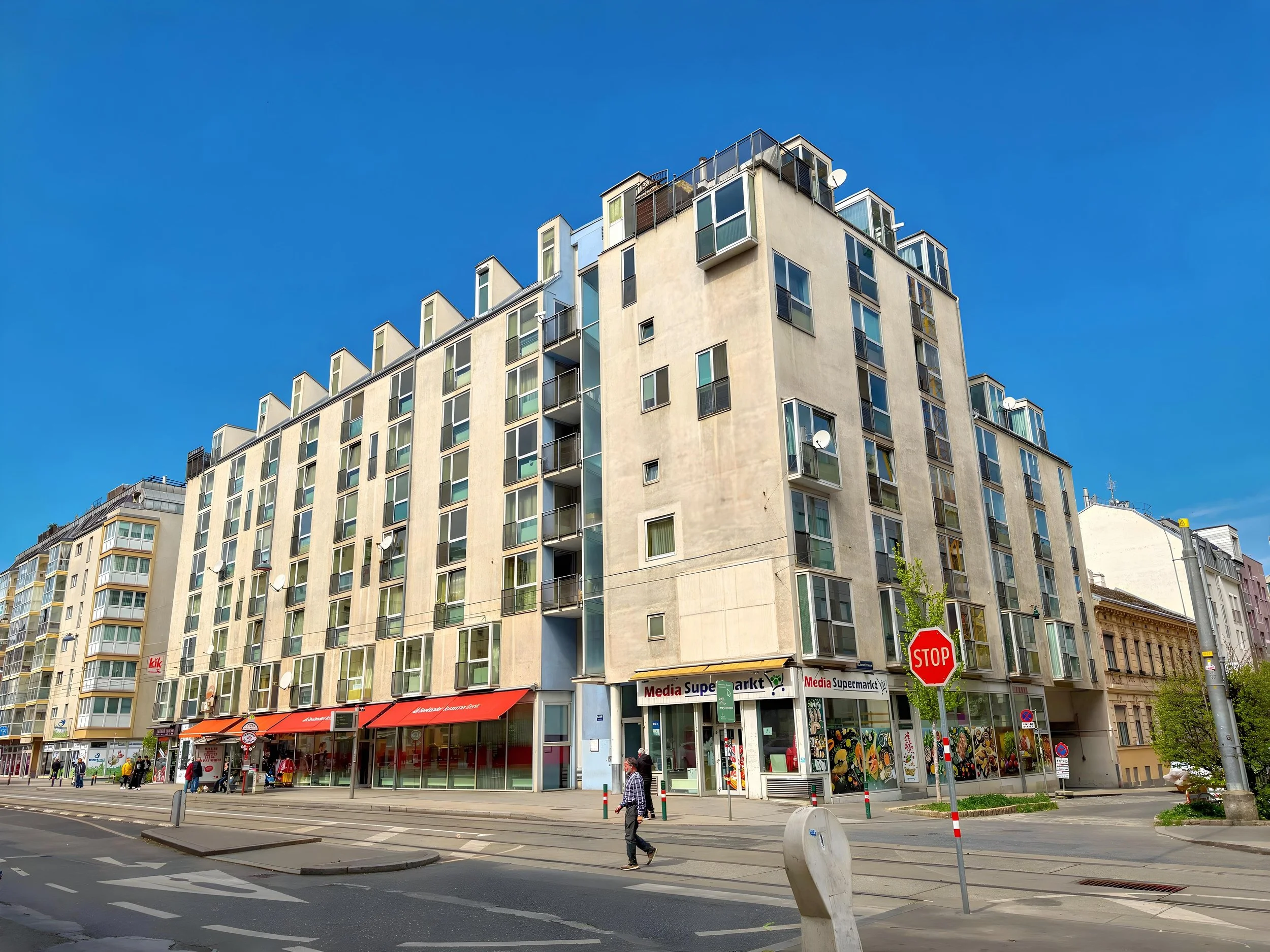 Ansicht Haupteingang.png