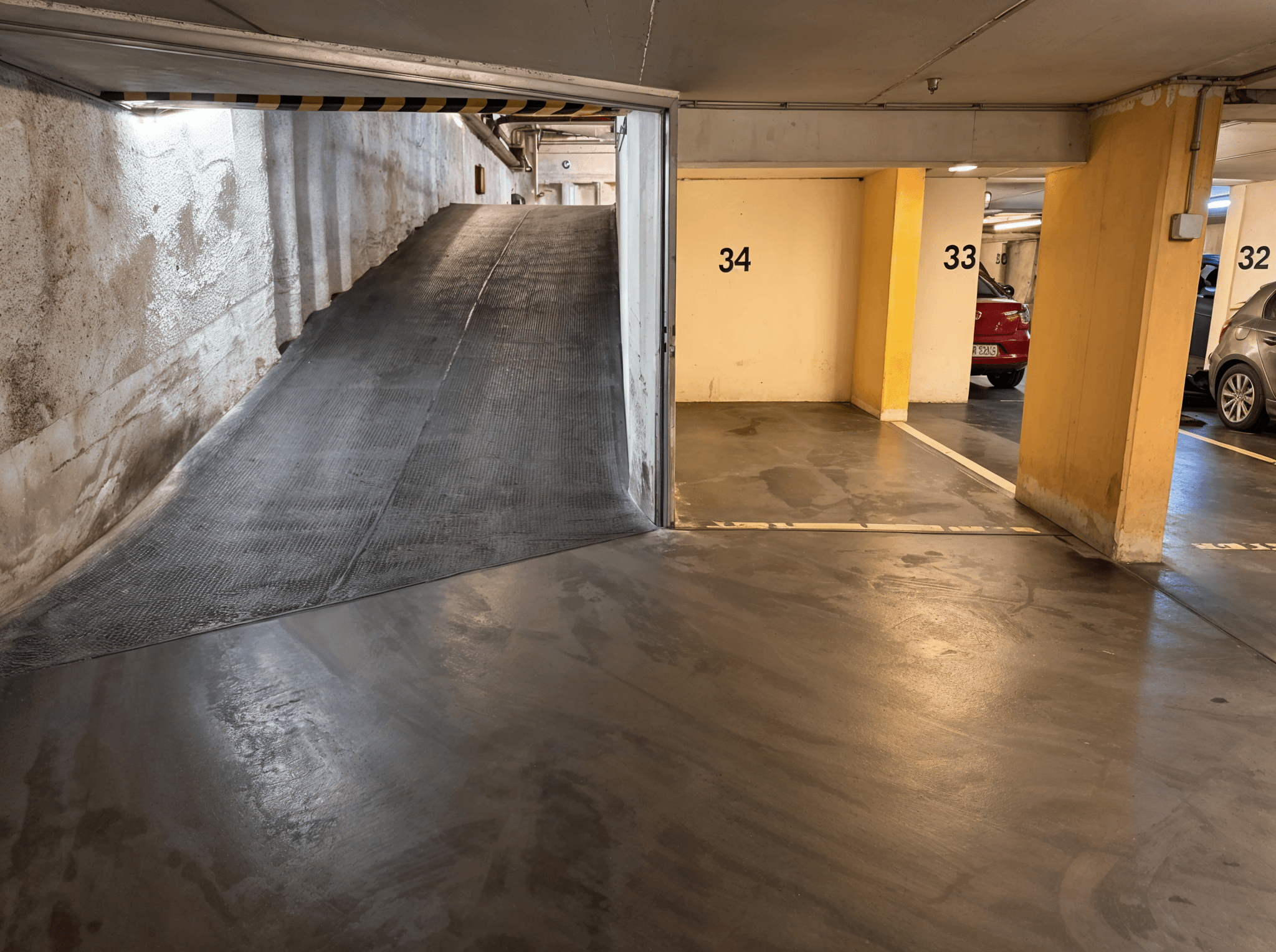 Stellplatz 34 neben Ausfahrt.png