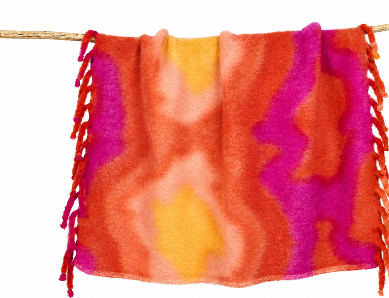 Flauschige+bunte+Wolldecke+am+Holzstab.png