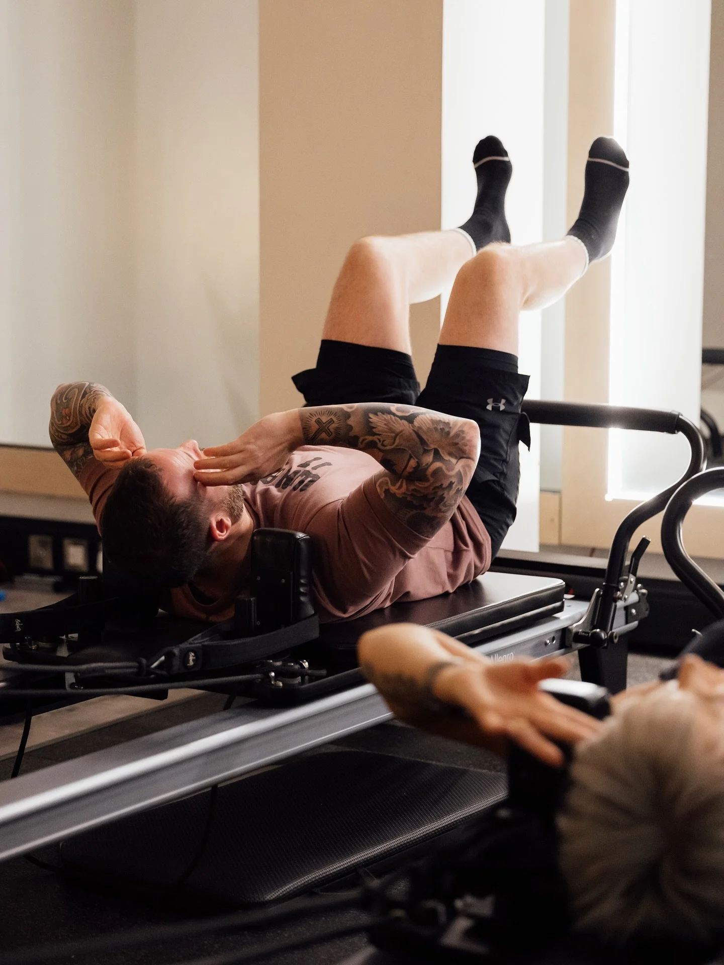 A question we get all the time in our DMs 👉🏽 &ldquo;What&rsquo;s the difference between Sculpt : THE OG &amp; Sculpt : BEGIN?&rdquo; 

Here&rsquo;s the breakdown 👇🏽

THE OG : Our signature full-body Reformer class, designed for all levels.

⚡️ Ha