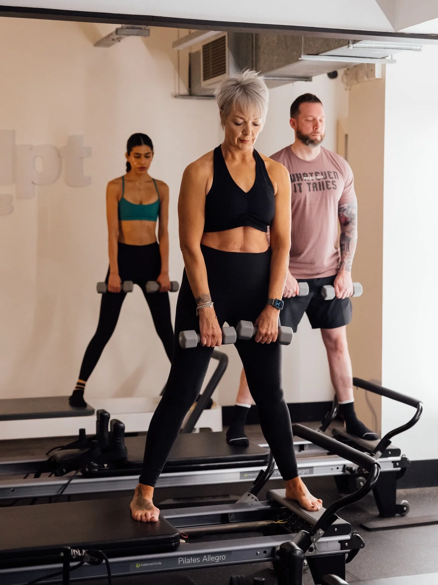 Spots are filling up fast for December 💋 Secure your place in your favourite classes before they&rsquo;re gone 🔗

T o d a y : 
1PM w/ @mariamcphillips (1 spot left)

S a t u r d a y : 
2PM w/ @emmamcclay_ 
3PM w/ @emmamcclay_ (1 spot left)

S u n d