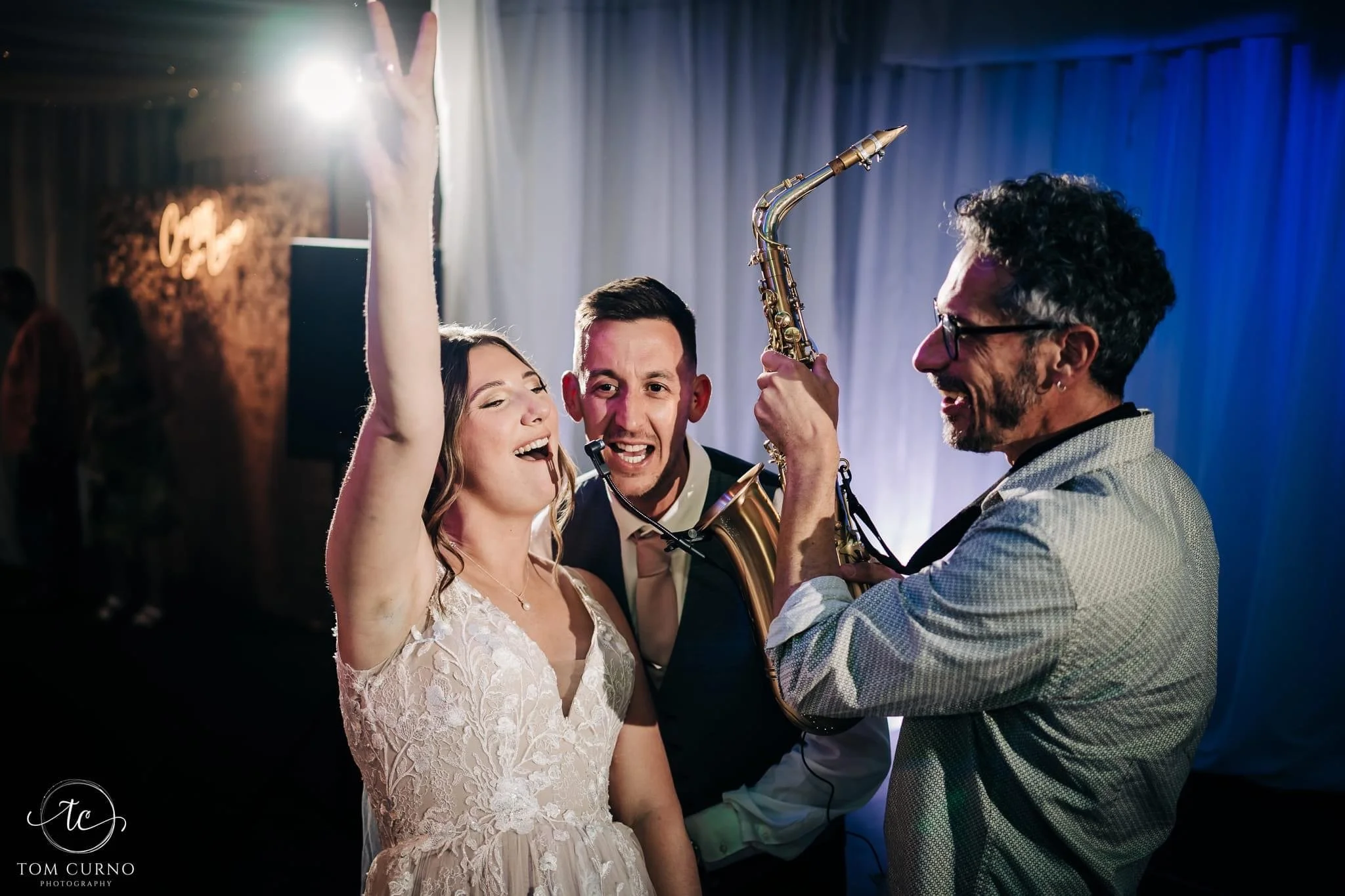 Singing with the saxophonist