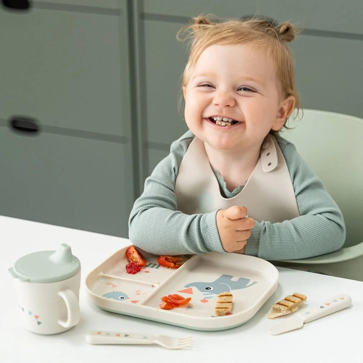 Mealtimes just got easier 🤍

The Done by Deer Foodie Compartment Plate is designed to support little ones as they learn to eat independently.

✨ Three compartments help keep different foods separate
✨ High edges make scooping easier for little hands