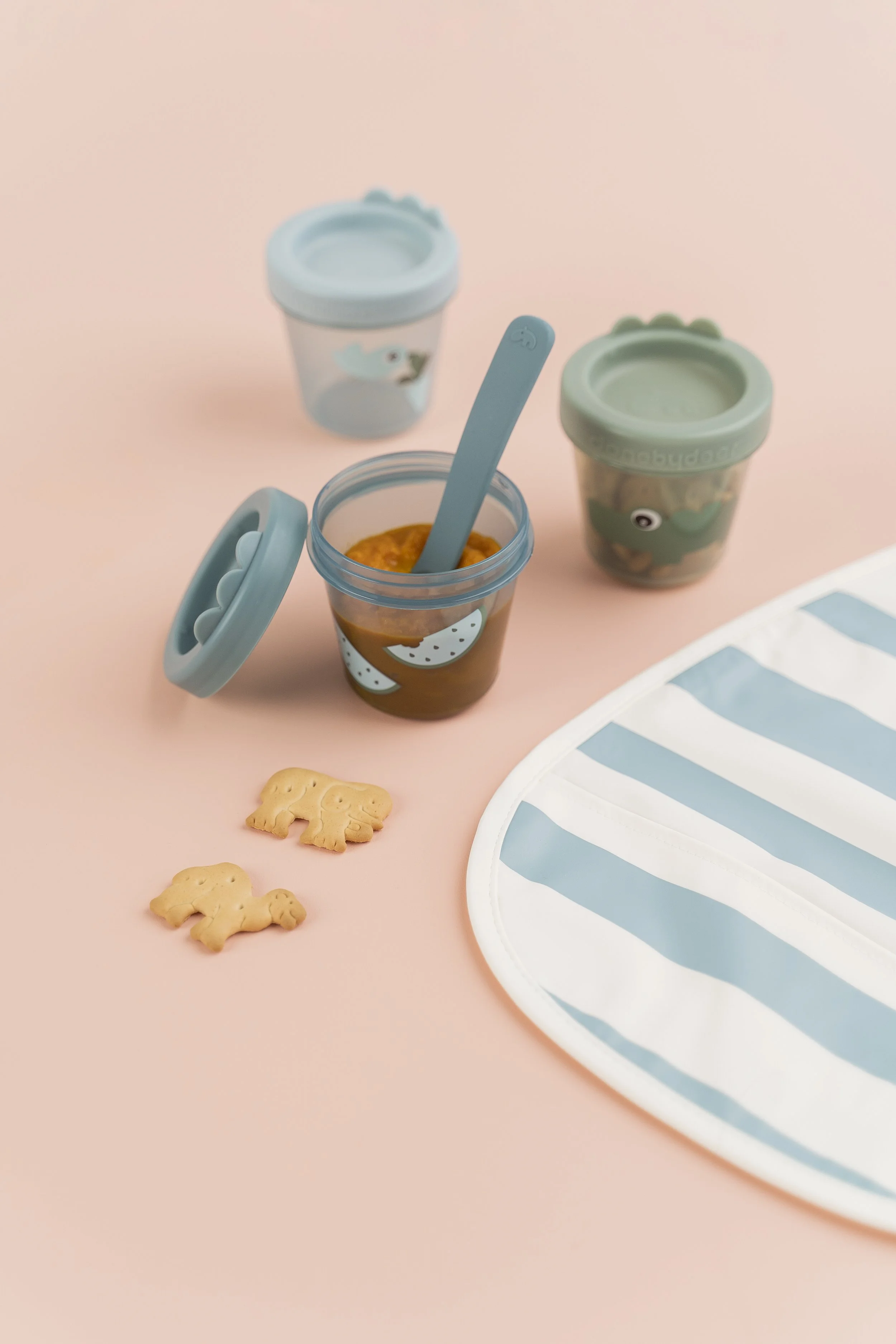 Baby-food-containers-blue_04174_hrs.jpg