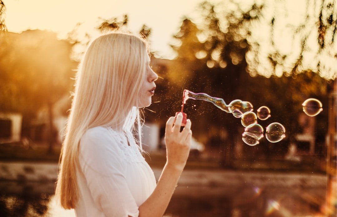 Bellen blazen  |  Blowing bubbles