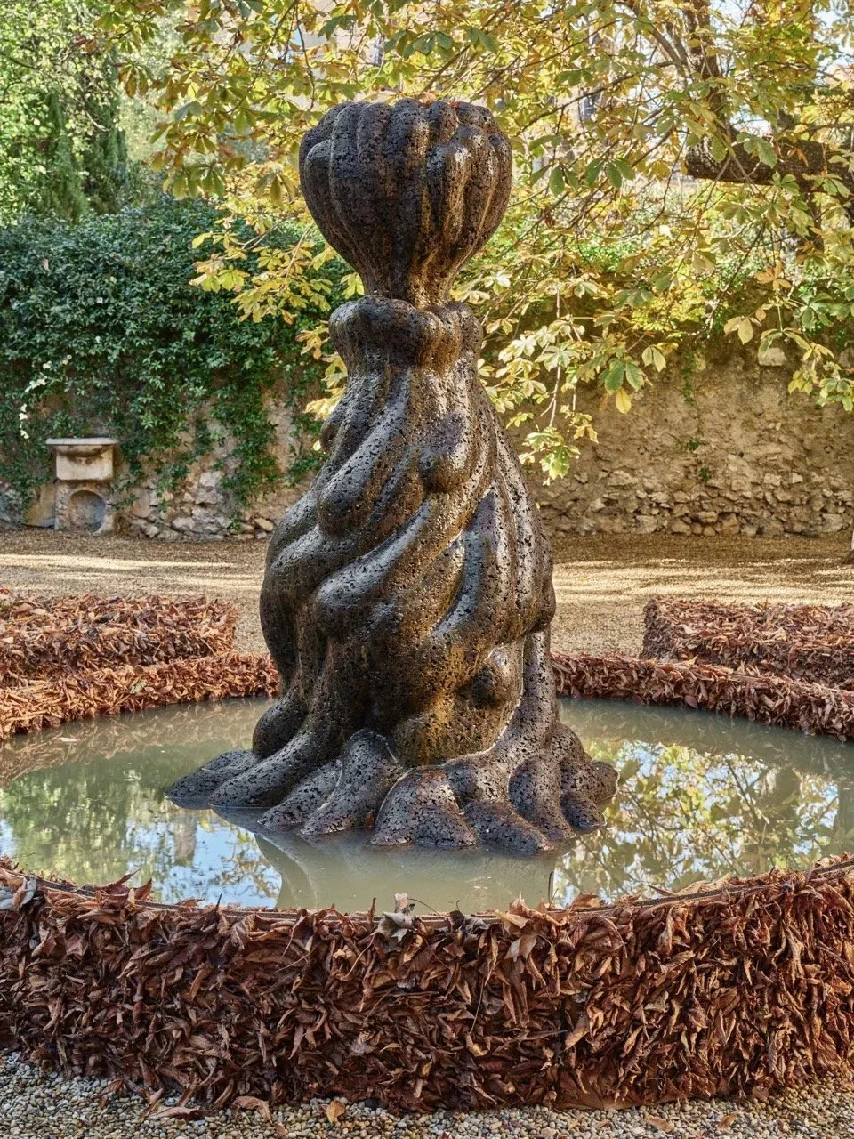 The-Forest-Is-the-Lover-of-the-Sea_fontaine-en-liège_2.jpg