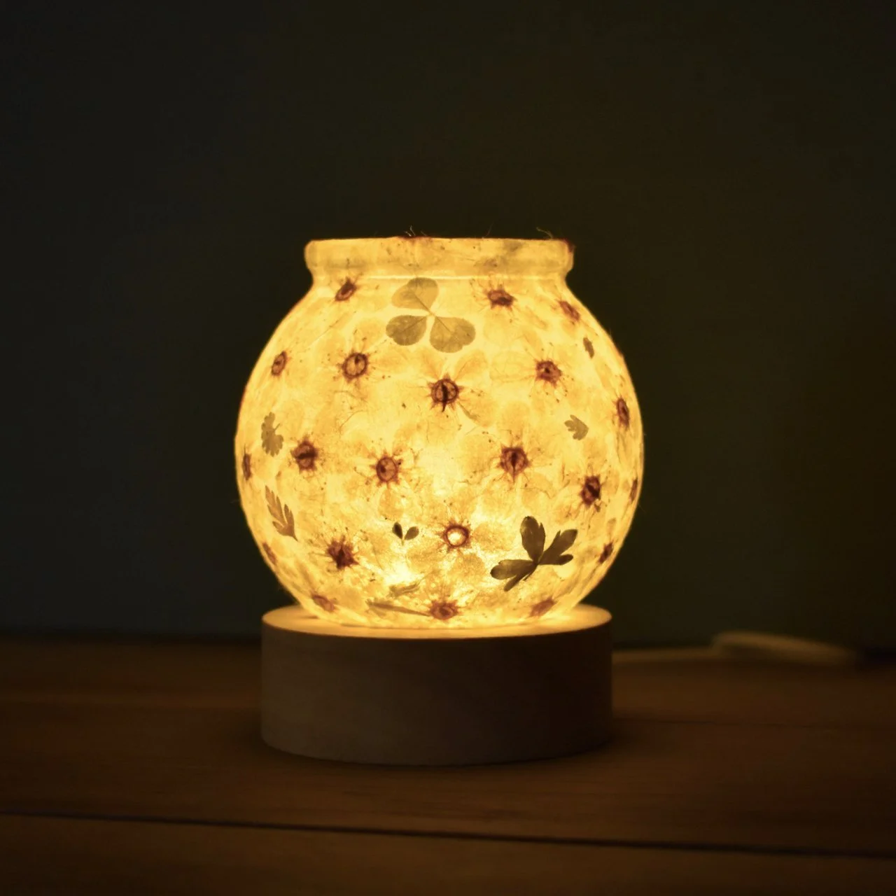 Tiny Daisy Lamp