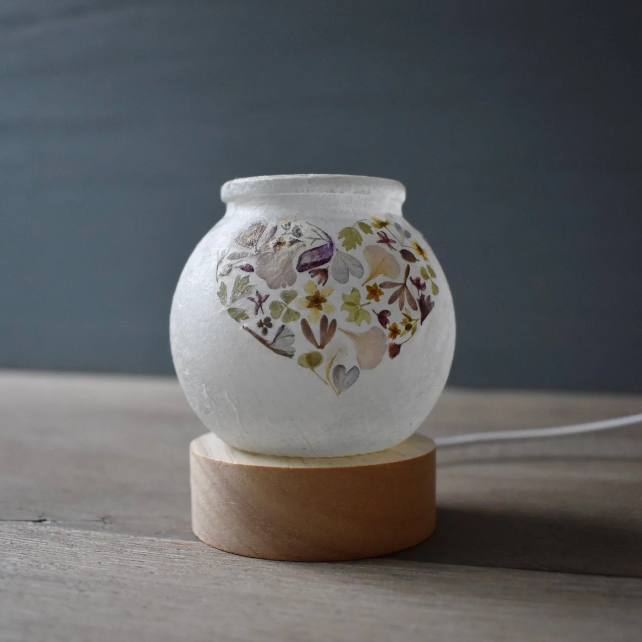 Tiny Floral Heart Lamp