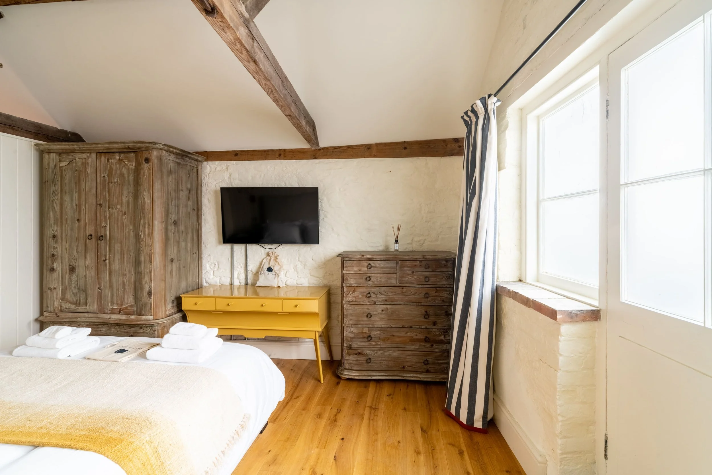 Norfolk-Wells-next-the-Sea-large-group-holiday-boutique-bedroom.jpg