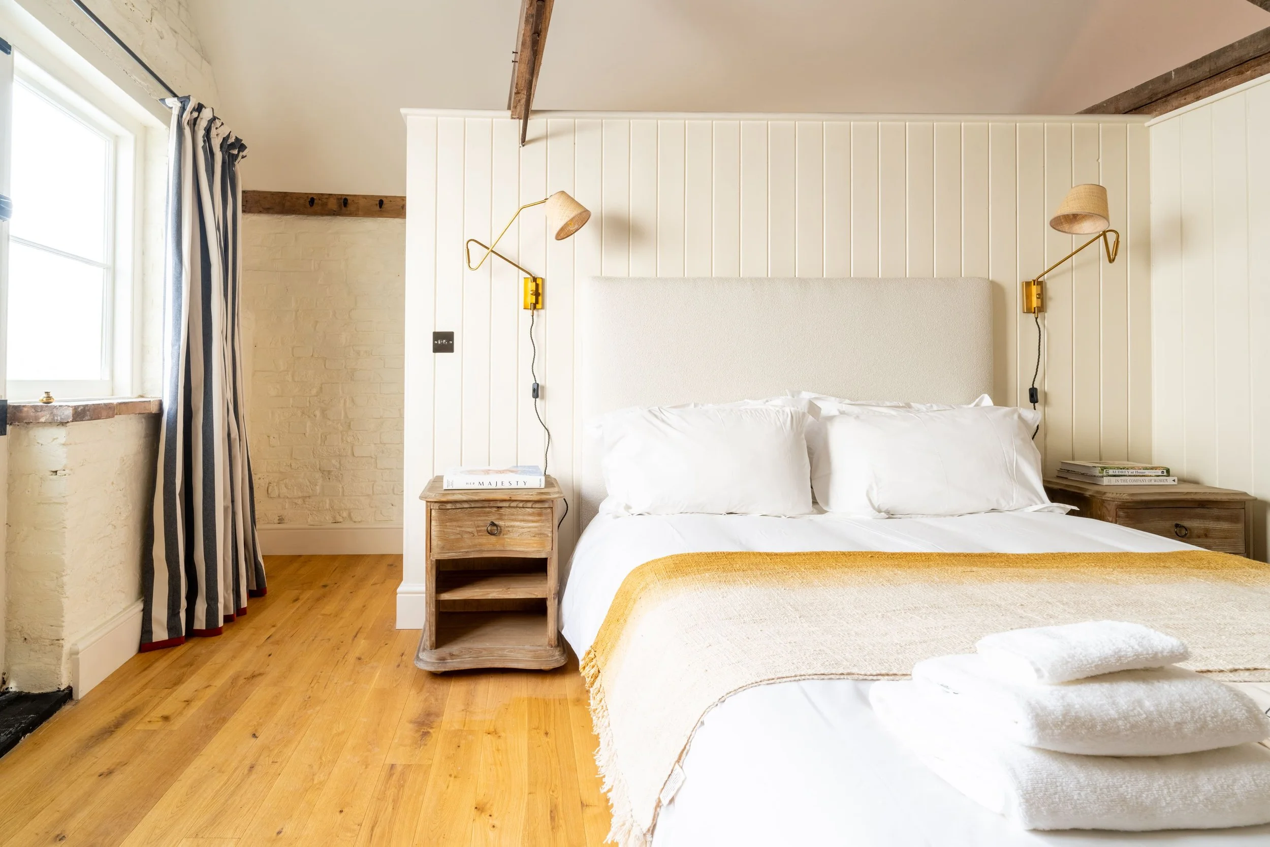 North-norfolk-holiday-let-large-group-Salt-and-hay-boutique-bedroom.jpg