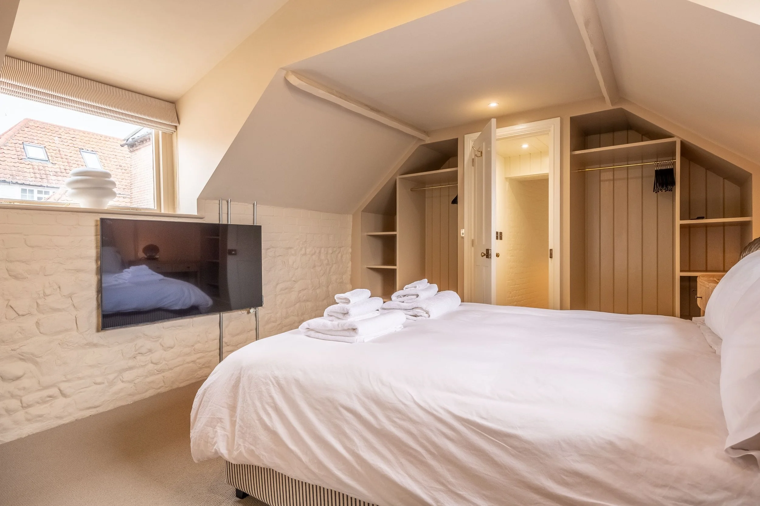 coastal-large-group-accommodation-uk-bedroom.jpg