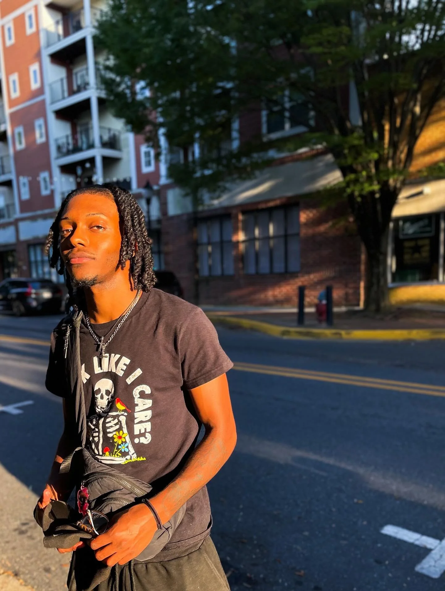 Catching my gorgeous boyfriend in that golden light 😮&zwj;💨

Just some cellphone shots ✌🏻