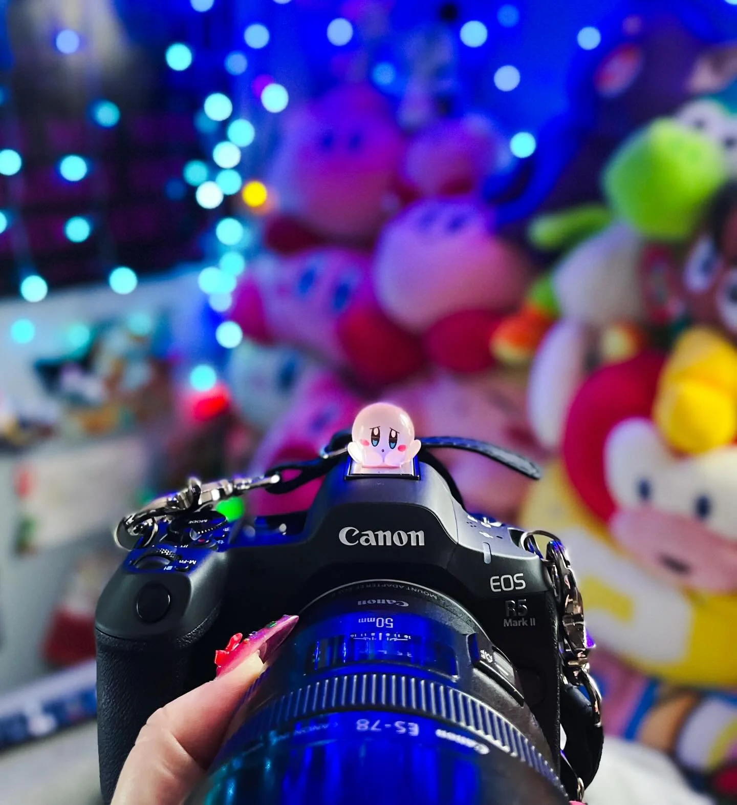 My new camera is finally fully customized with a new strap and Kirby hot shoe cover. 💖