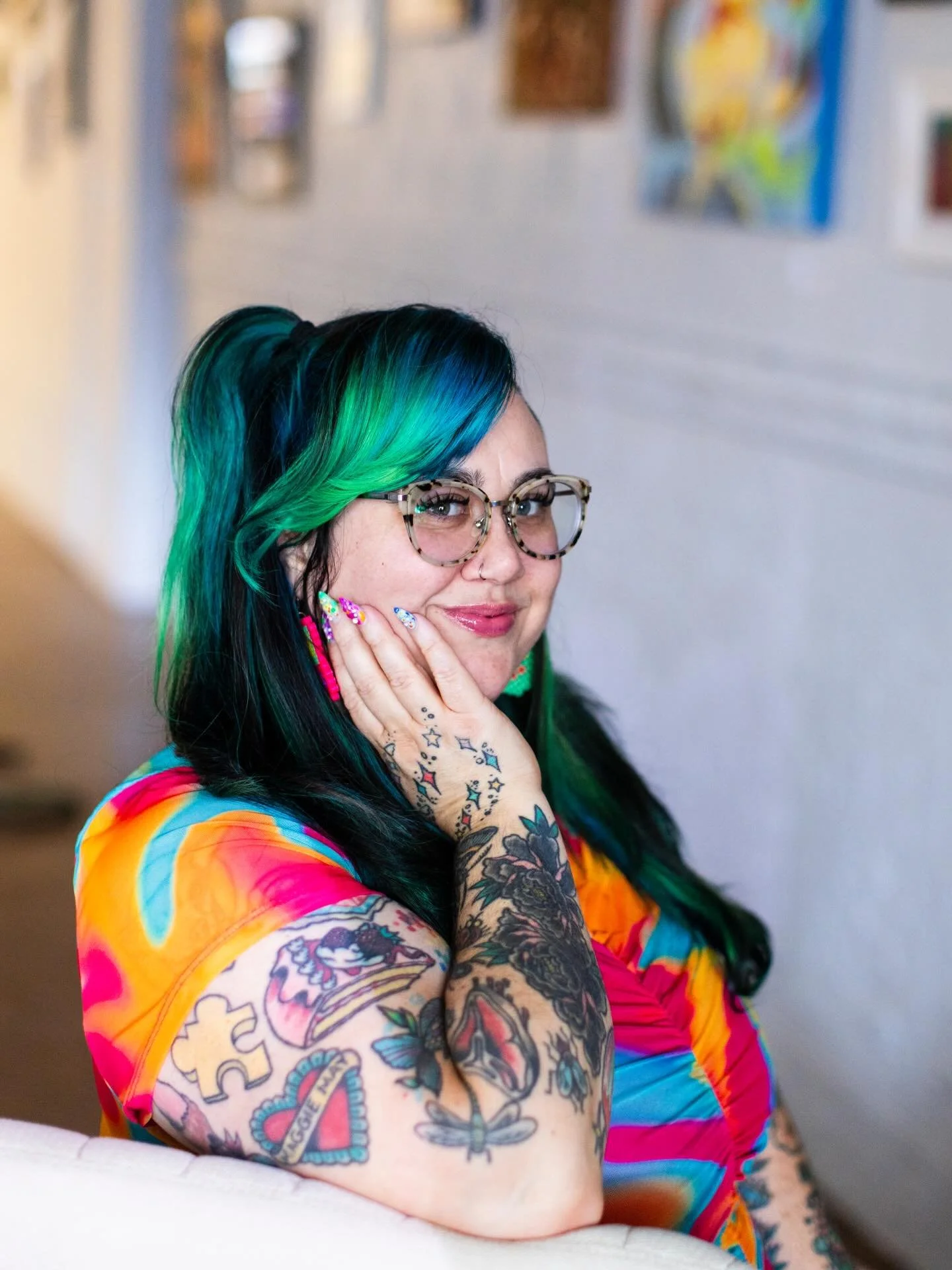 Soooo @snakeskinsuit has been bugging me that I need new headshots  and well, they were right. 🤷🏻&zwj;♀️😂😂

We were messing around with high key flash and my new prisms today. These are some of my favs! It&rsquo;s kind of fun to model sometimes b