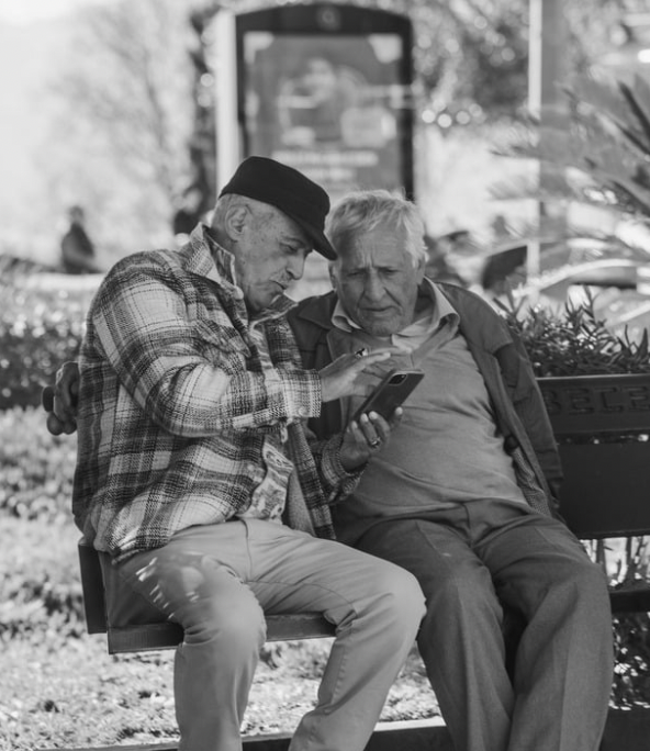 Senior Tech Independence Guide: Simple Apps & Tools for Daily Life
