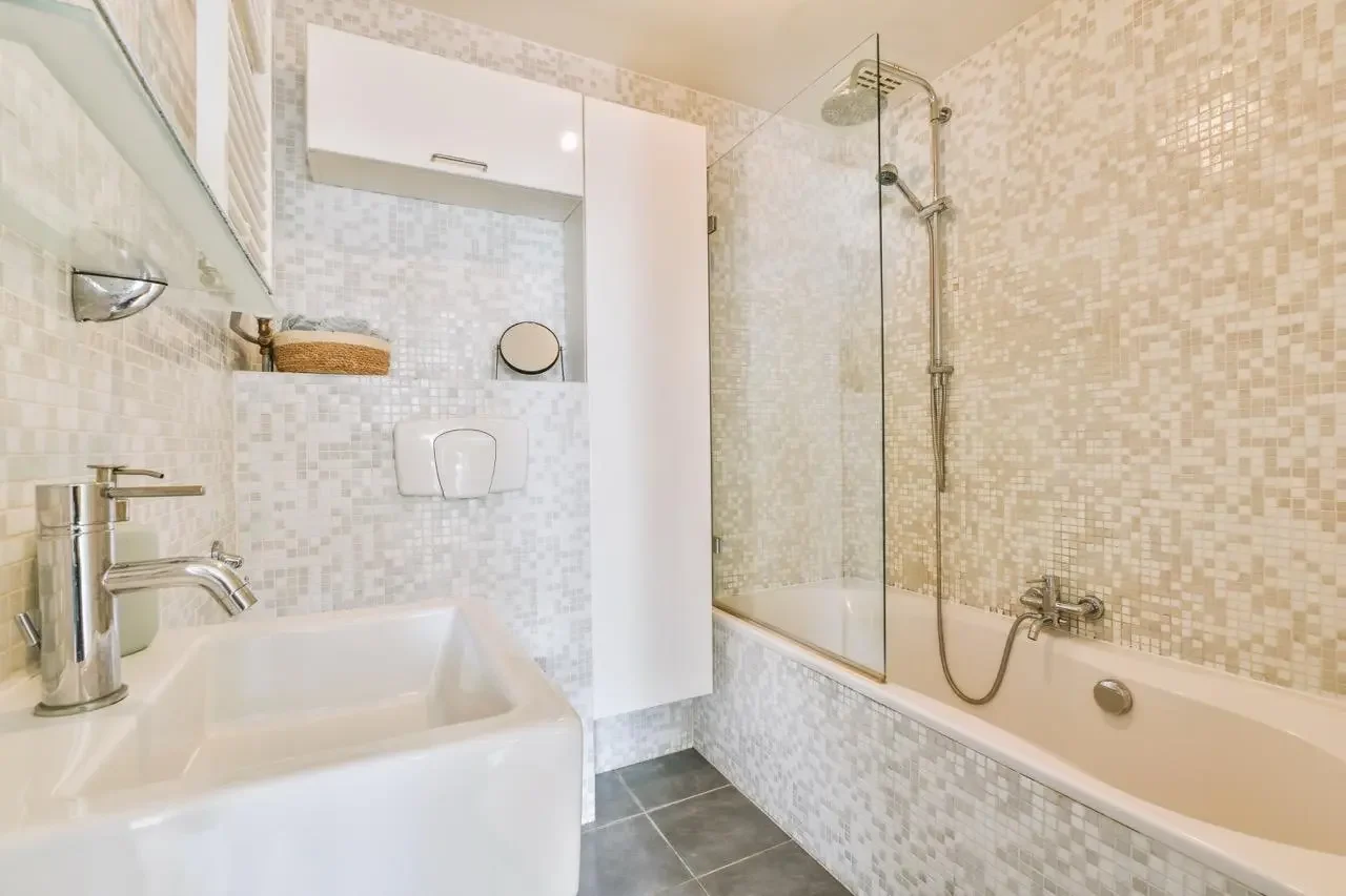 Reemplazar la goma de protección contra salpicaduras de la bañera