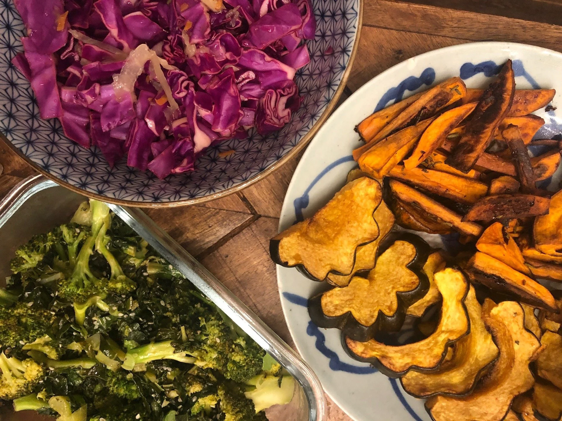 An anti-inflammatory diet focuses on balance, nourishment, and reducing those silent fires before they spark symptoms.
✨ Simple ways to start:
 &bull; Fill your plate with color &mdash; berries, leafy greens, turmeric, garlic, and ginger
 &bull; Choo