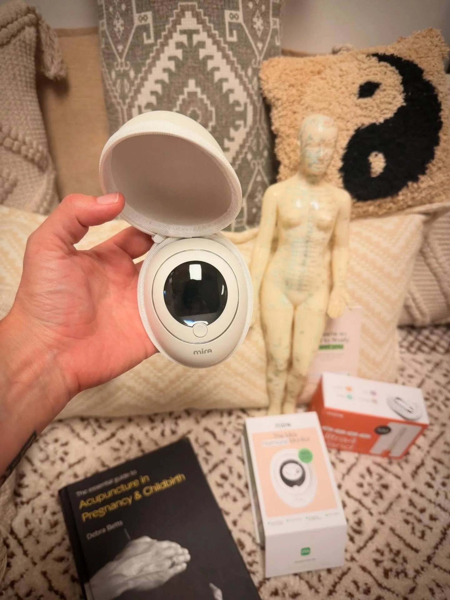 We are partnering up with @mirafertility to support patients in tracking their hormones at home as part of a more informed, personalized approach to care. 
🌑🌘🌗🌖🌕🌔🌓🌒🌑
With fertility journeys, PCOS, and hormonal transitions, seeing hormone pat