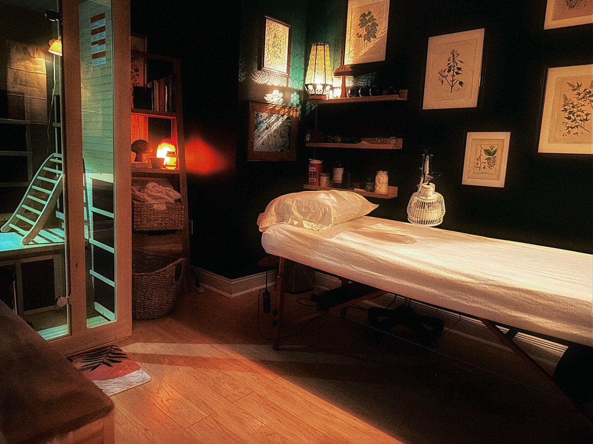 Holiday stress shows up in the body with:
&bull; Tight shoulders
&bull; Racing mind
&bull; Shallow breathing
&bull; Tension headaches &amp; more

Acupuncture works with the whole system to support ease + relaxation. A little support makes a big diffe