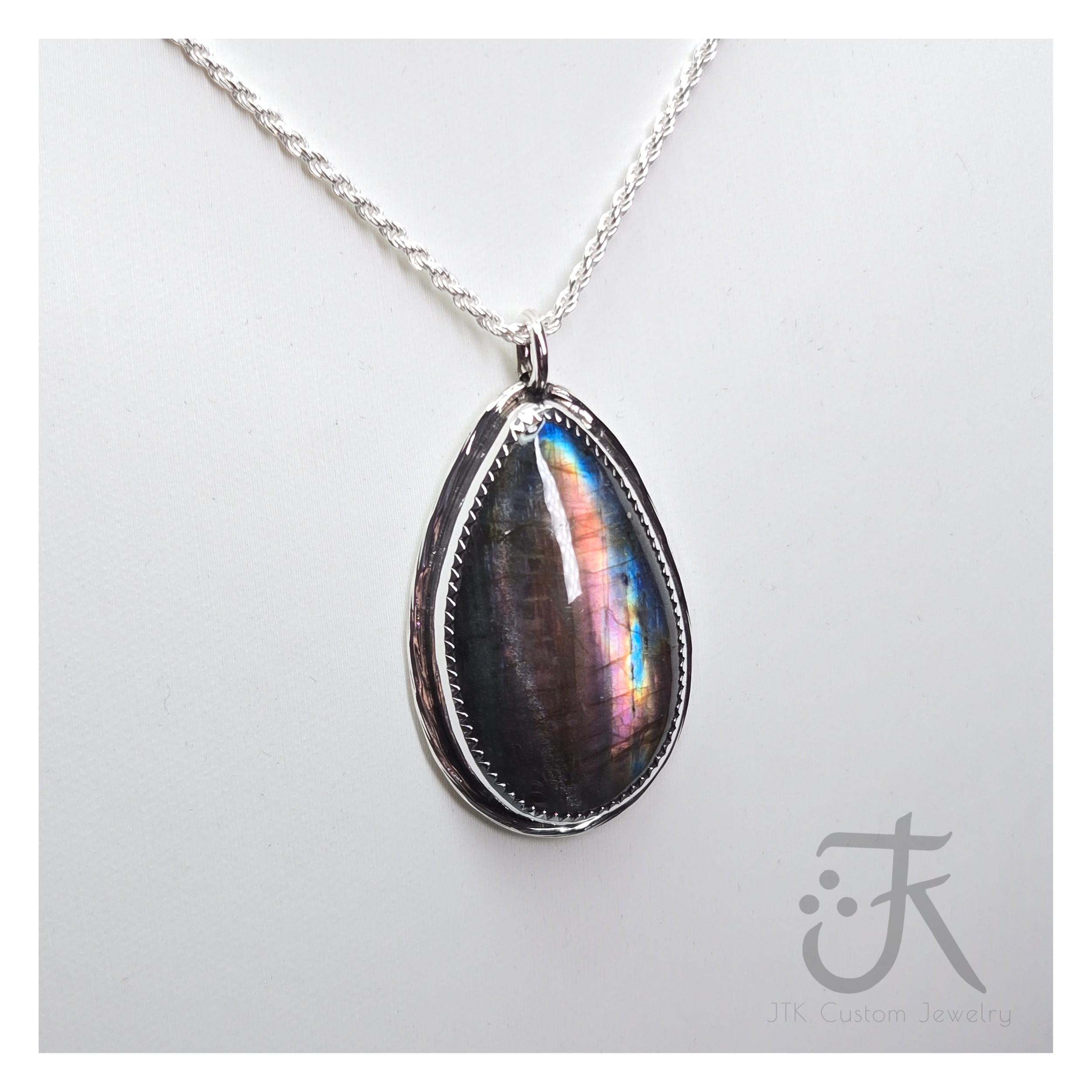 Labradorite Necklace2.png