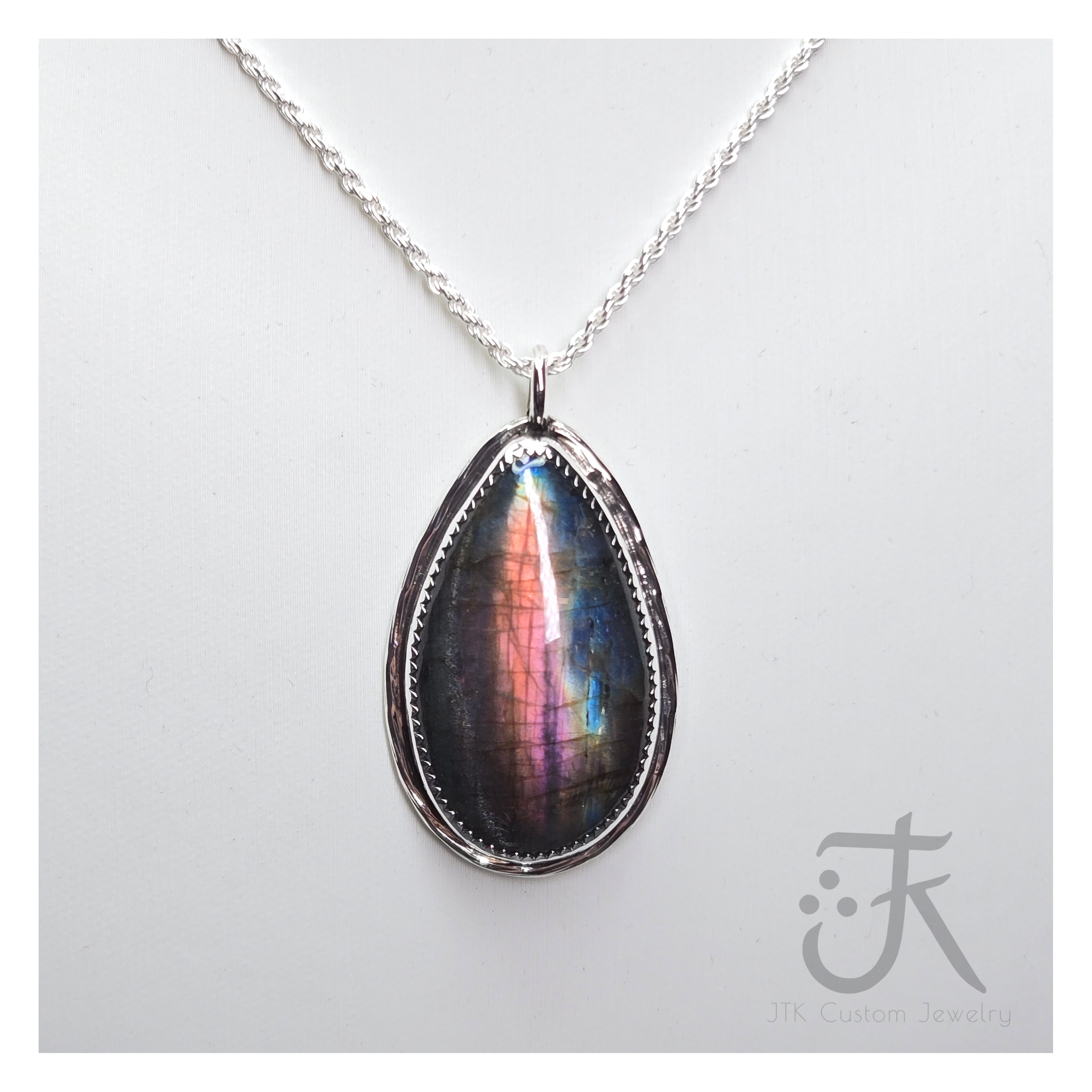 Labradorite Necklace1.png