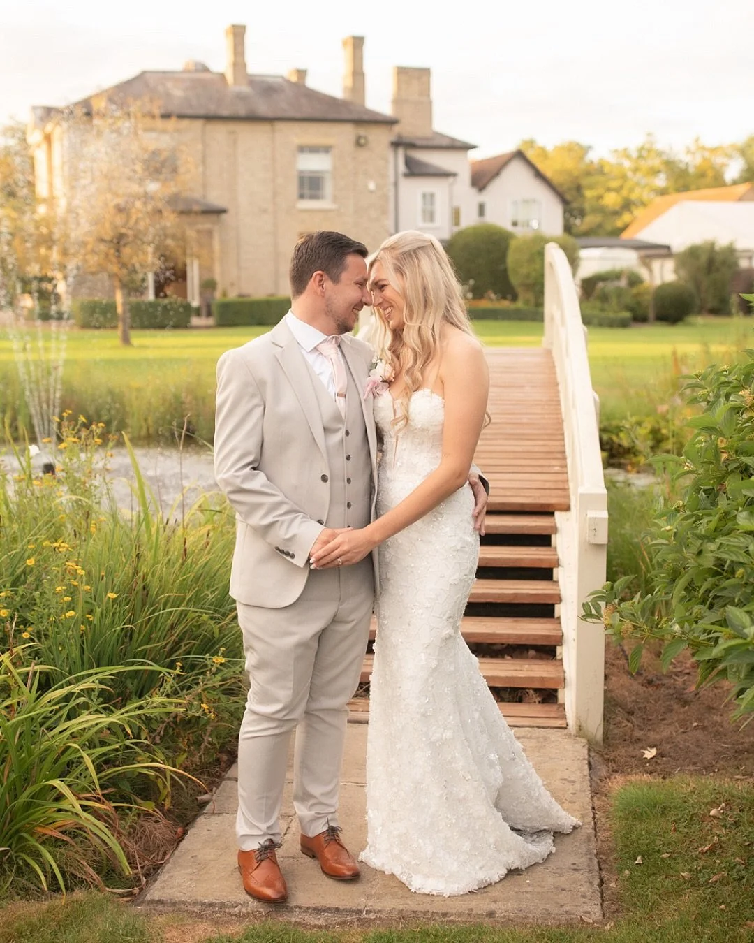 Laura &amp; Ross 🌿

A beautiful day over at @fennesweddings with these two the other week 🔥 

Smashed it guys and thank you again for having me!! 

Laura&rsquo;s wedding *featuring Ross 😉

//

@lauralouisee.x 
@spray_r81 
@fennesweddings 
@makeupb