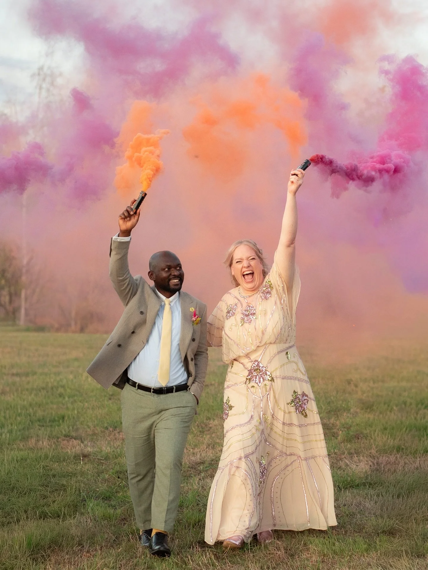 Nat &amp; Segun 🧡

A stunning day with all of the colour, a pair of pink cowboy boots, a rained off reception, smoke flares, bus stops, a small home village and smash of cultures 🙌🏻

//

@natck88 
@camilla_makeup_artist 
@madspierce 
@tonpizzeria 