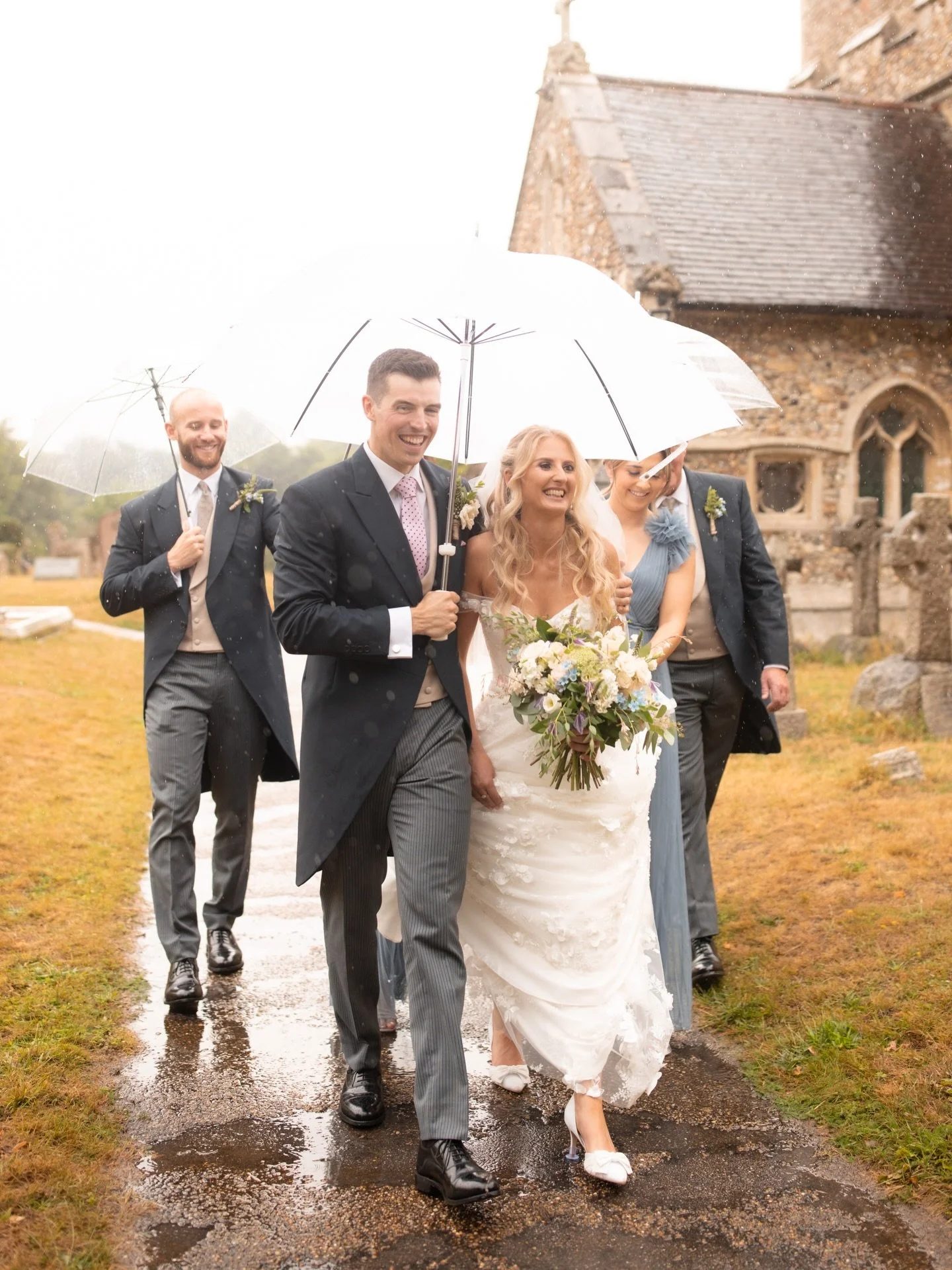 Stressing about the weather? We've all been there, obsessing over every weather app until we find one that gives us the answer we want to hear! Amelia &amp; Joe laughed off the heavy morning rain which turned into a stunning golden hour later on. 

C