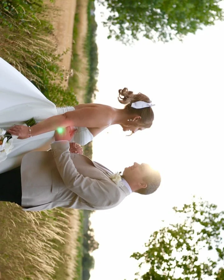 Side by side seamless coverage. One team. Photo + video.

Drop us a message to find out a little more about adding wedding films onto your photography package. 

Georgie &amp; James smashing it at @houchinsweddingvenue last summer 💛

//

@georgie.de