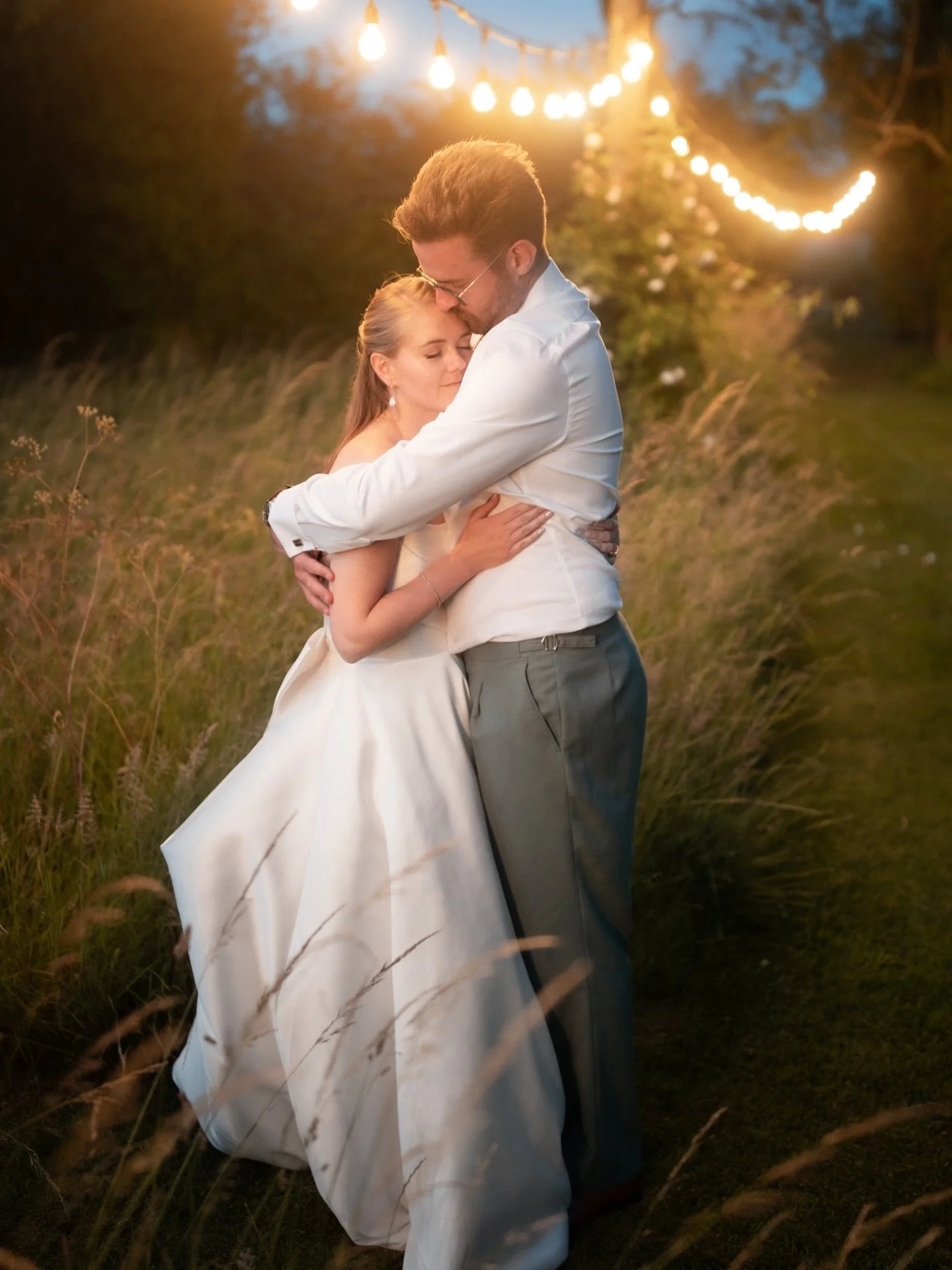 Kelsey &amp; Ben 🧡

A stunning day at one of my favourite venues. Almost the most chilled of days. Beautiful day with these two!

Gorgeous outdoor ceremony. Sprinting outside for a surprise sunset. Practising first dance routines. Quiet under the li