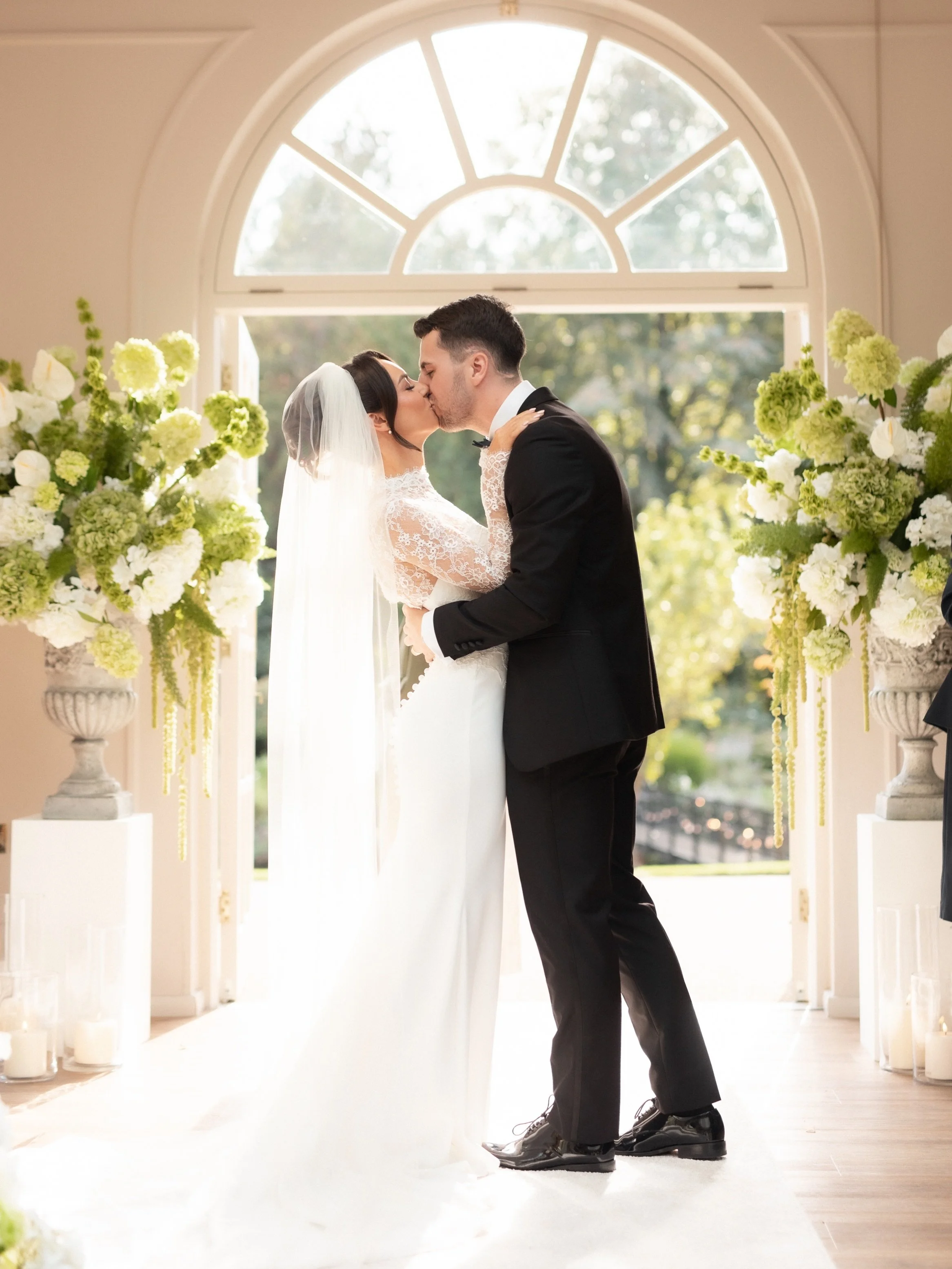 Holly &amp; Billy ✨

Unreal day over at @theorangerymaidstone. Only my second time shooting at the venue, but it&rsquo;s quickly becoming one of my favourites, largely because of the team there. What a spot.

I loved every second of this one. 13 year