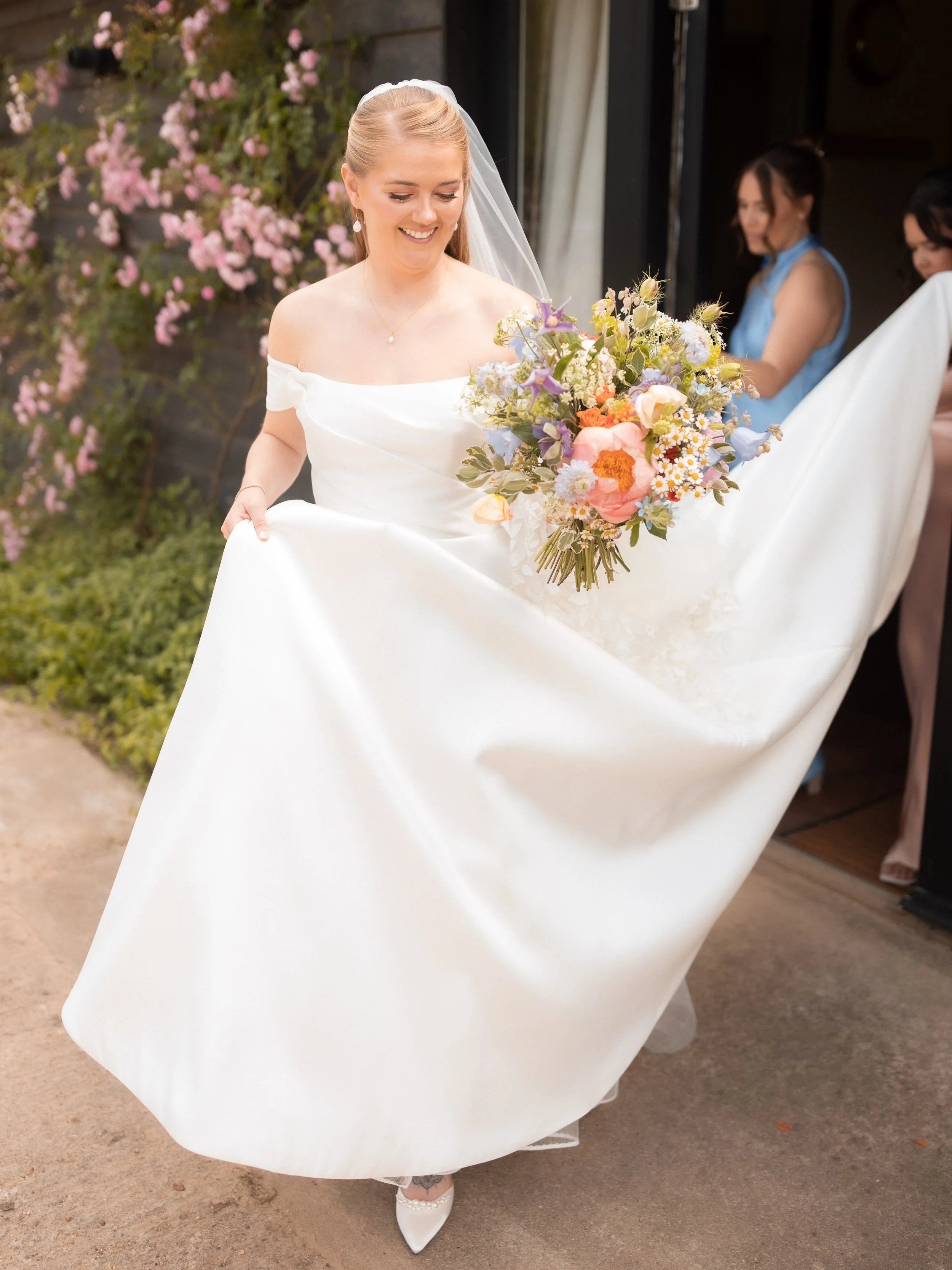 That final stroll to your stunning outdoor ceremony at the @greatlodge_ 😍

Kelsey &amp; Ben

//

@kelseyichilds 
@benchilds25 
@greatlodge_ 
@violetsandvelvet 
@silversixpencebrides 
@louiseemmacurtisbridalhair 
@katierichardsonmua_ 
@marniesbakery 