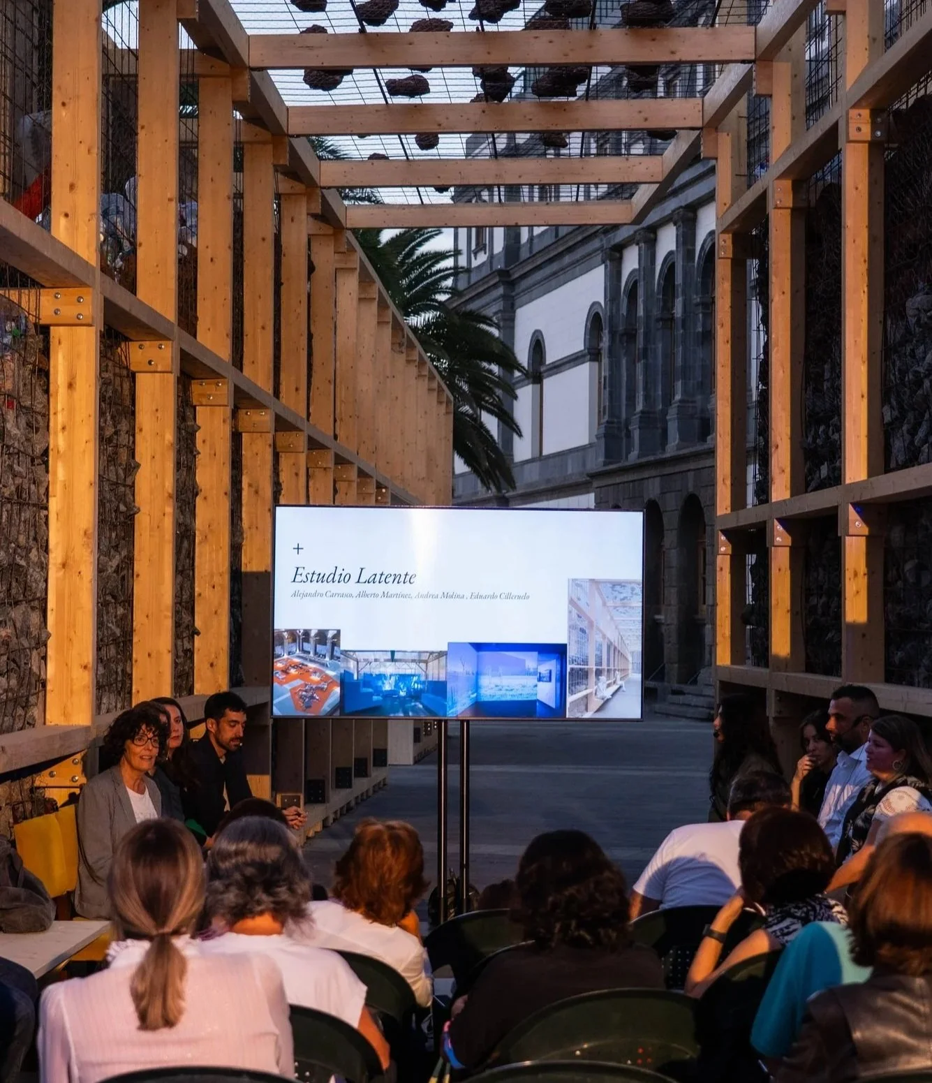 El Festival TAC! abre un diálogo con el paisaje, el cine y la moda sostenible en su pabellón efímero de la plaza de Stagno