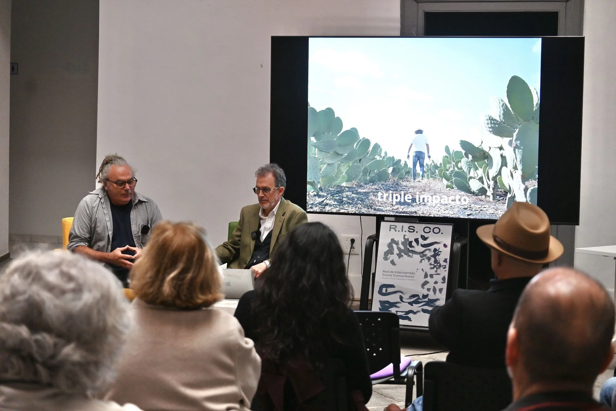 Isidro Pérez de la Cooperativa Reflota en Lanzarote y Fernando Maseda, confundador de espacioGuía. Foto espacioGuía.jpg