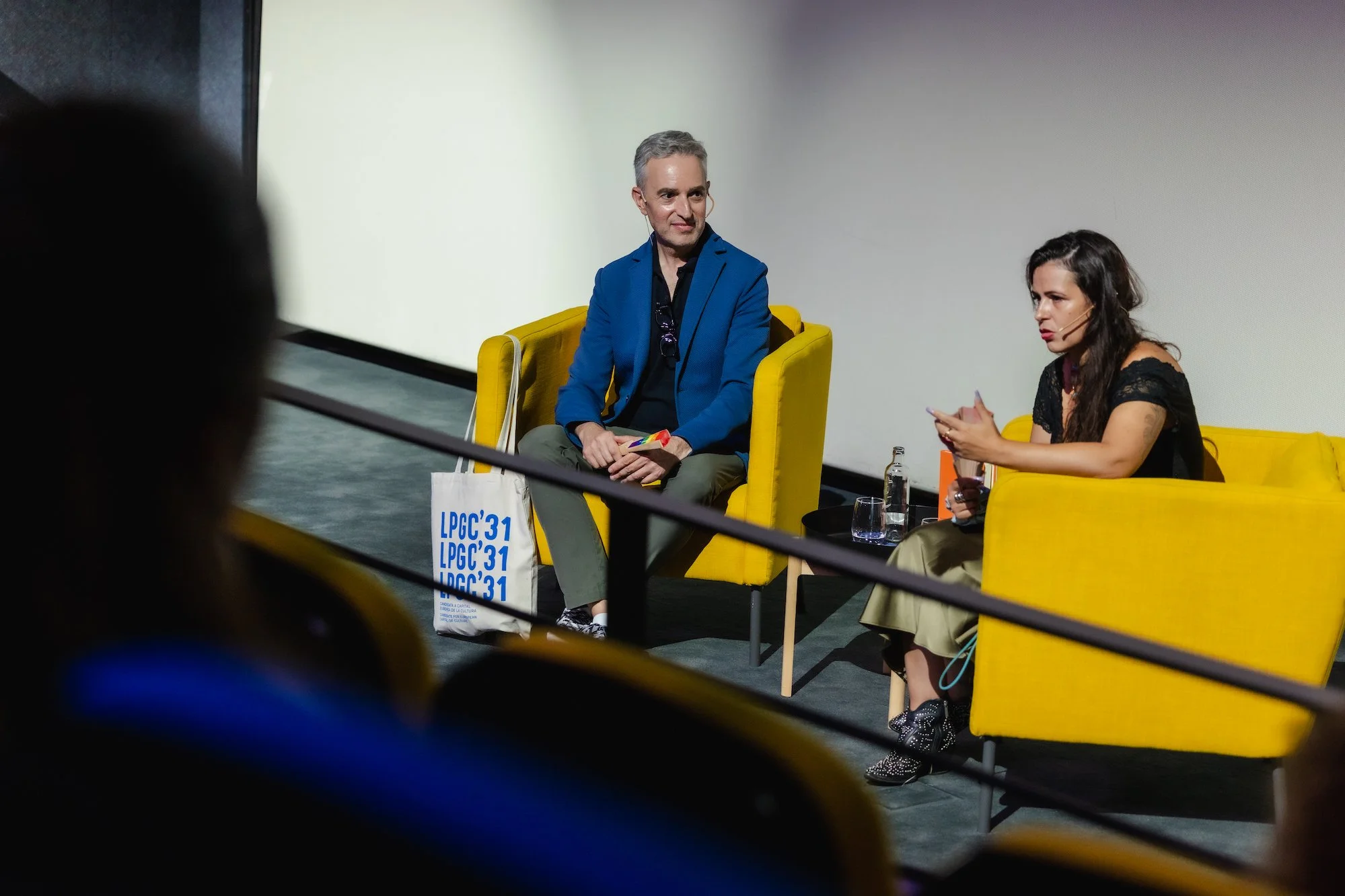 José Luis Pérez Pont y Beatriz Bello conversan sobre el modelo cultural de Las Palmas de Gran Canaria durante la conferencia inaugural de las Jornadas A Cielo Abierto