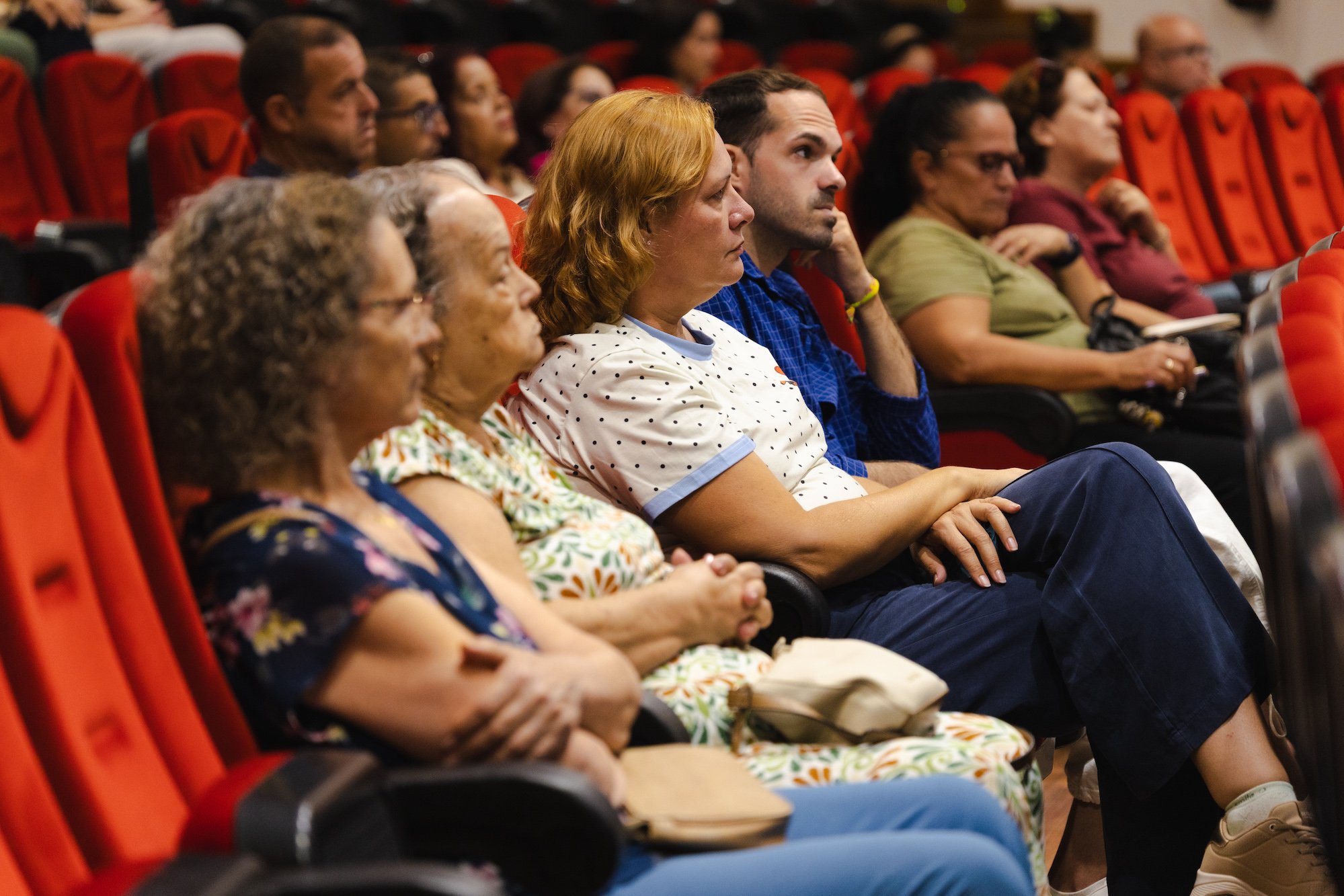 Público asistente al acto de adhesión de los colectivos vecinales de Tamaraceite a la candidatura LPGC'31, en el Espacio Cultural Jesús Arencibia