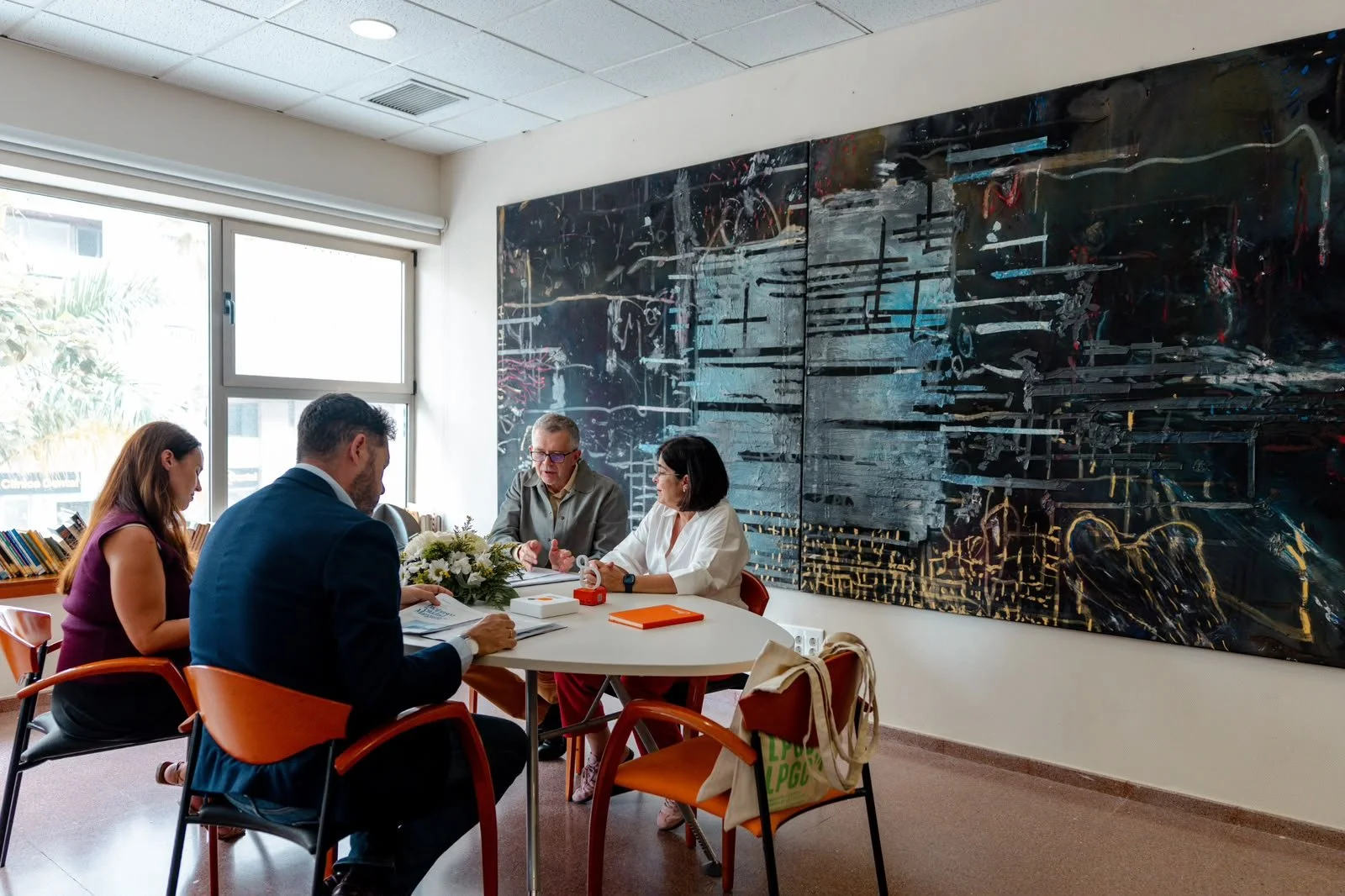 Ovidio Moisés Macho, Carolina Darias, Josué Íñiguez y Sara Alemán, vocal de Cultura de la COAG, reunidos en la sede del Colegio Oficial de Arquitectos de Gran Canaria
