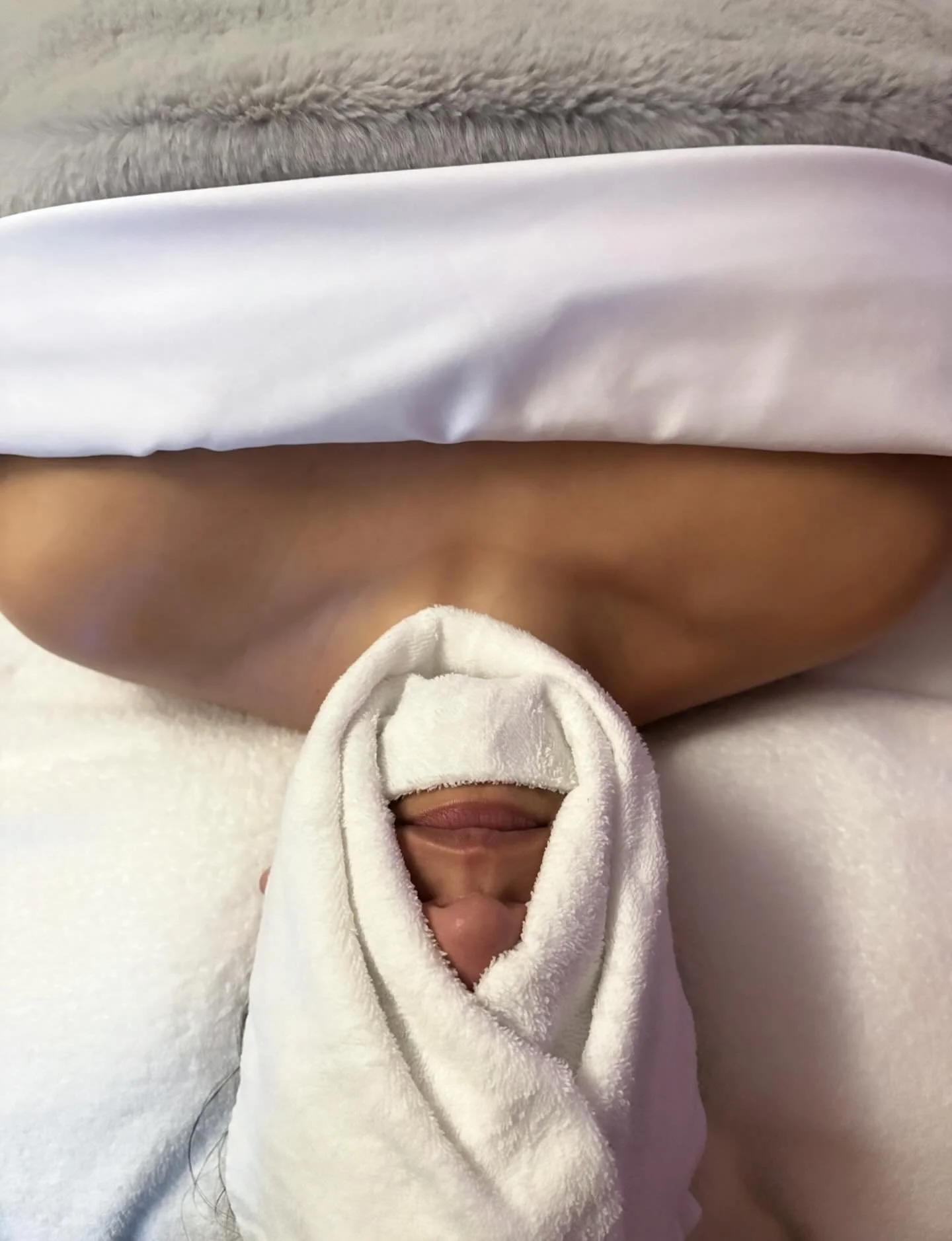 December.is.busy.
Most women I know are running on fumes by now. 
Less than three weeks left in 2025&hellip; wild! 😅🥂

The time, energy, and extra funds for &ldquo;self-care&rdquo; can feel scarce this time of year - I can completely relate. And ye