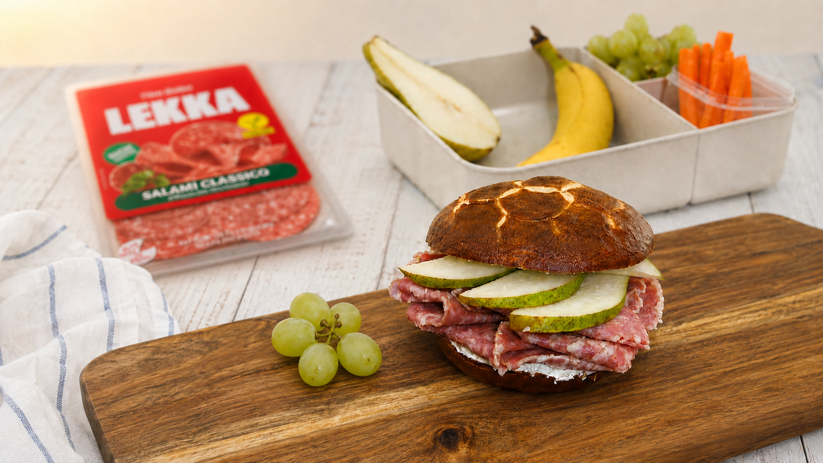 Rezept veganes Salami-Brötchen mit LEKKA Salami Classico