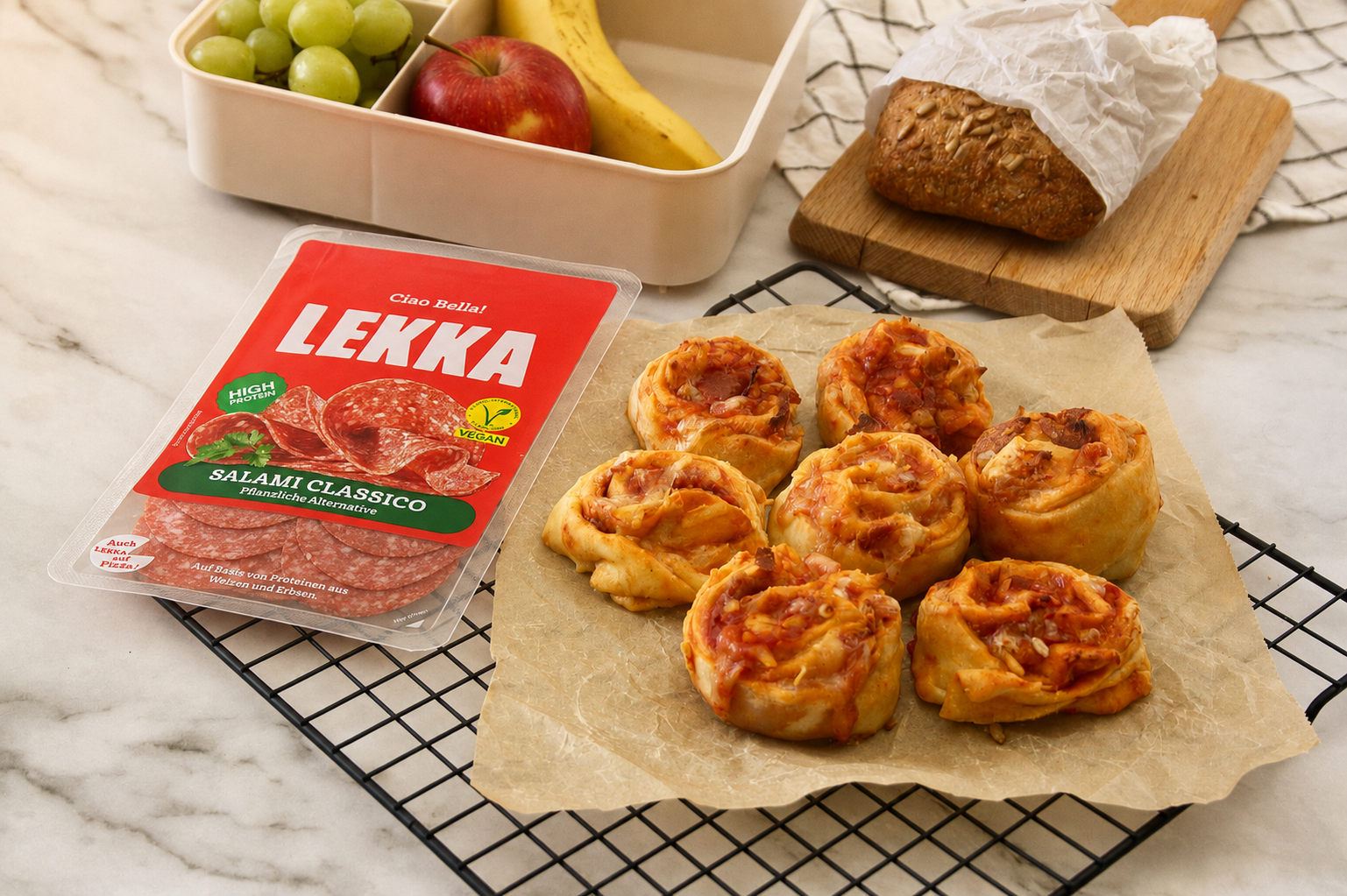 Rezept vegane Pizza-Schnecken mit LEKKA Salami Classico