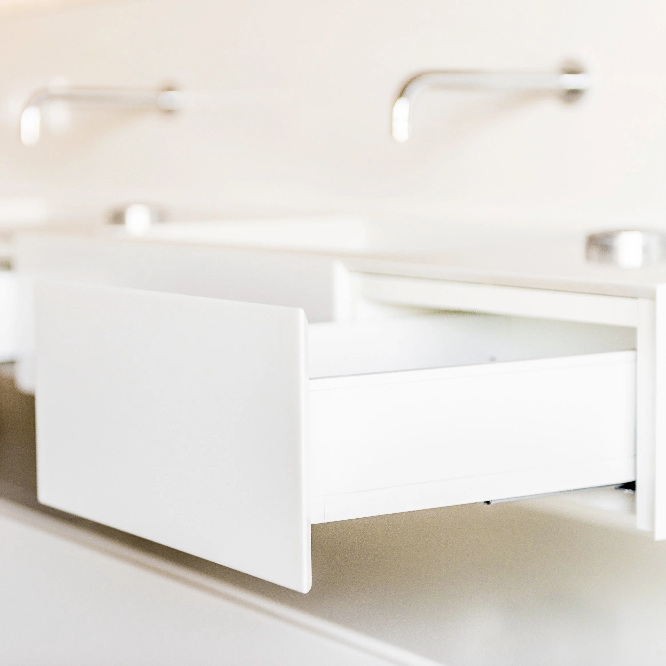 badezimmer-detail-schublade-schreiner-corian-massanfertigung-moebeldesign-innenarchitekur .jpg