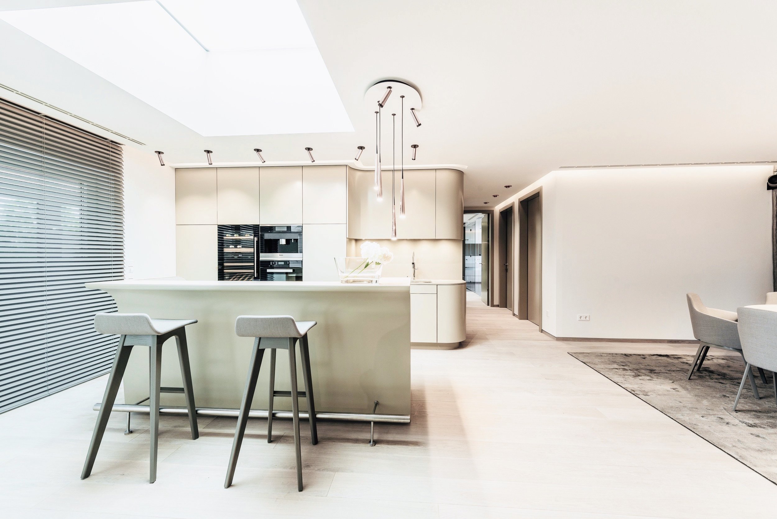 küche-abgerundet-offen-massanfertigung-kochinsel-schreiner-holz-moebeldesign-innenarchitektur .jpg
