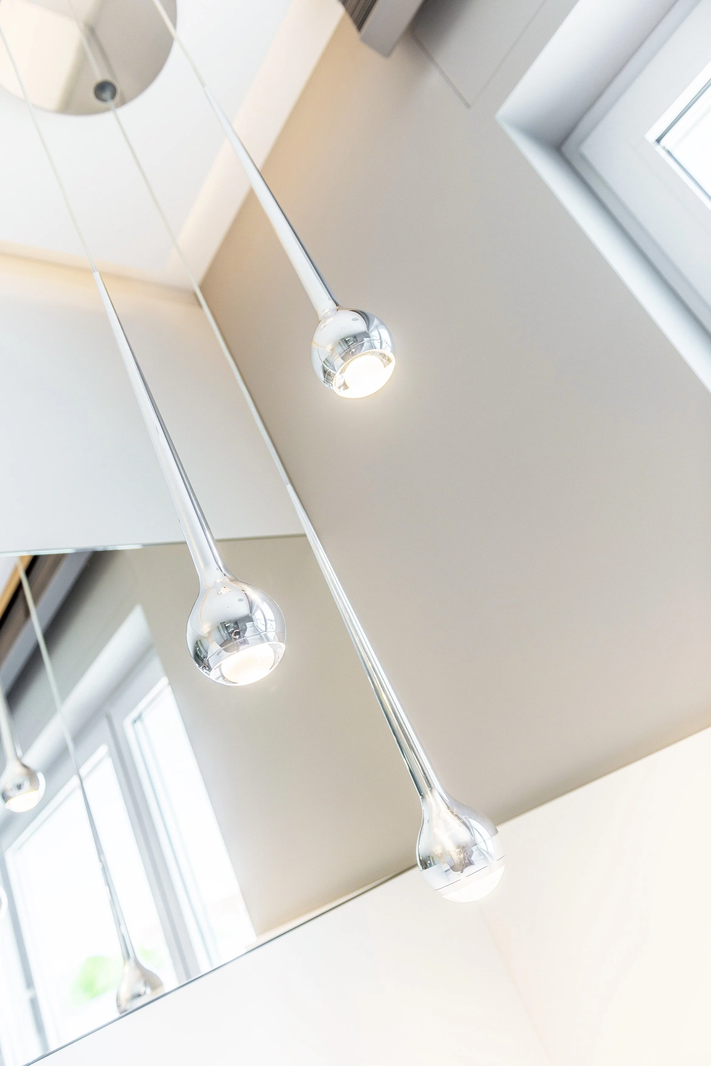 badezimmer-leuchten-spiegel-flaechenbuendig-innenarchitektur .jpg