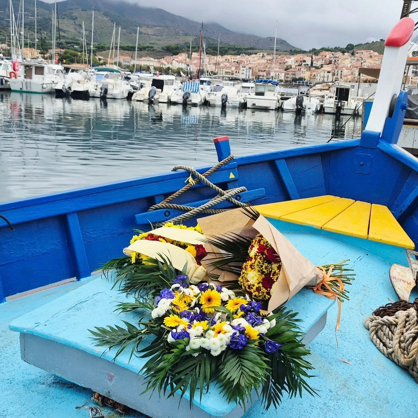 Violette & Abricot fleurit l'hommage à la mer ce samedi 13 septembre 2025 🌊⛵️💐🙏
C'est avec une immense joie que je vous partage un moment fort en émotions : les 40 ans de l'association ASAM et l'inauguration du Quai Francis Cost