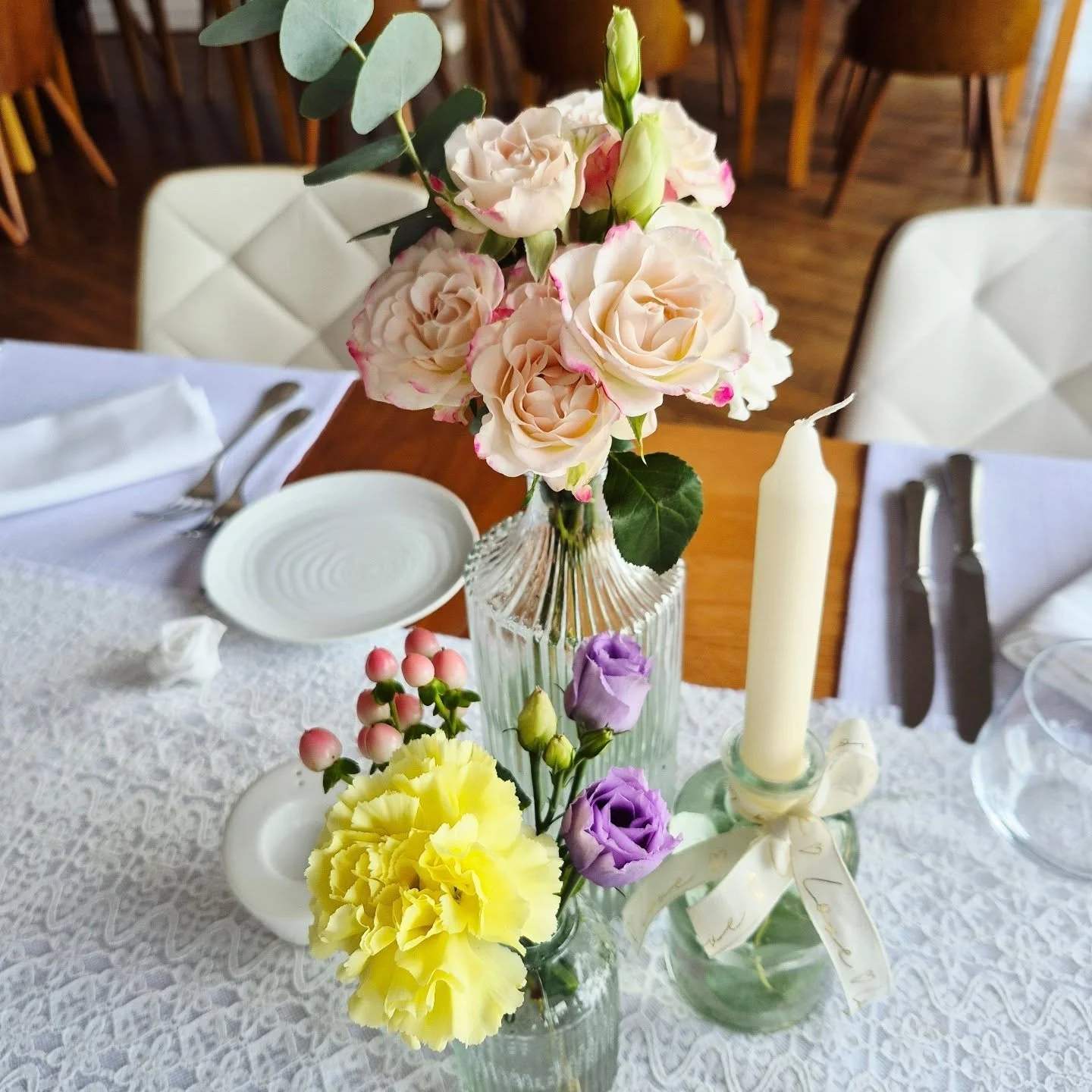 Un jardin de poésie pour Marie-Martine et Christian
C'est dans l'intimité de notre atelier que la magie a opéré.
Pour célébrer l'union de Marie-Martine et Christian au Catalan, nous avons imaginé une d