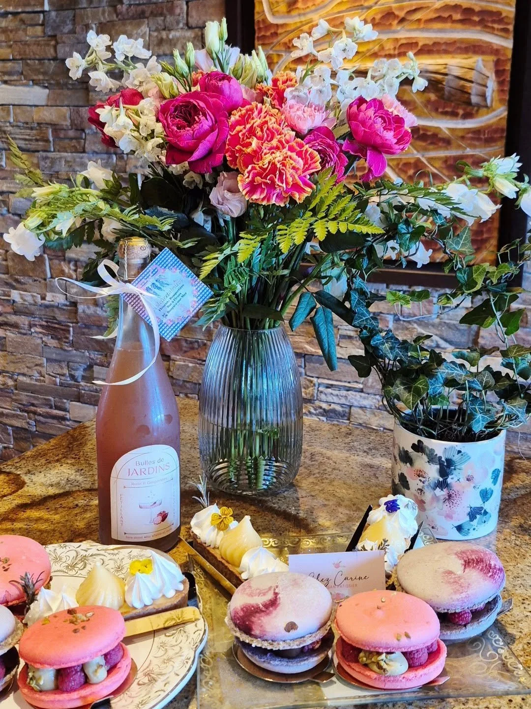 Parenthèse Enchantée et Gourmande en Automne 🌸🥂
Quand l'élégance florale rencontre l'art de la pâtisserie, on obtient le secret d'un automne cosy réussi !
Un instant de pur plaisir, riche en couleurs et en s